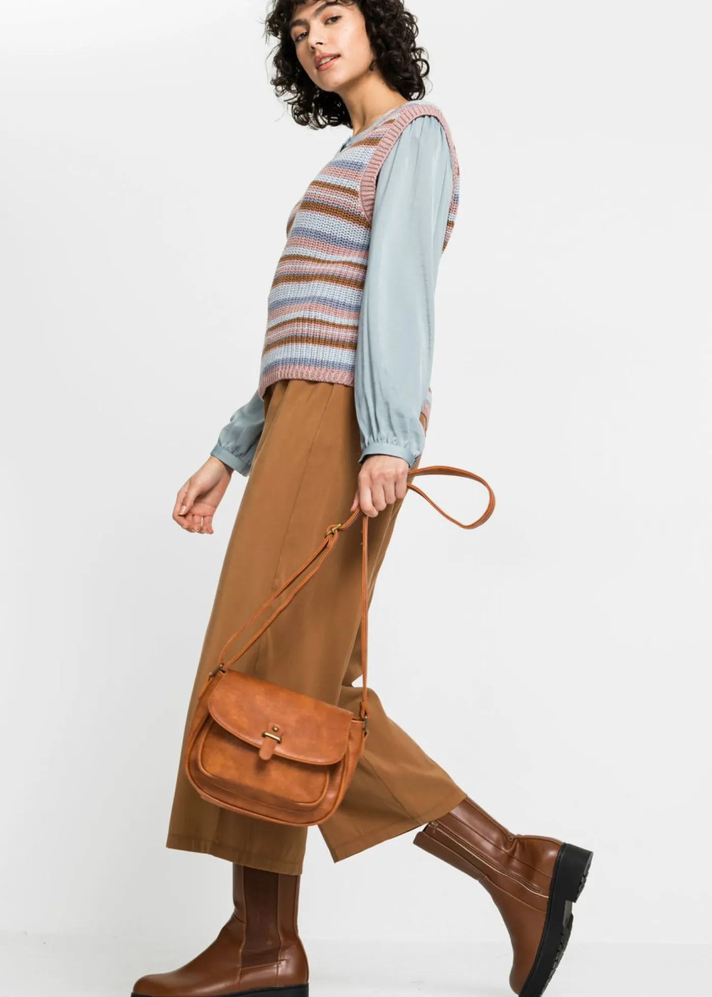 bonprix bonprix Complementos Temáticos·Accesorios Veganos|Bolsos>Bolso bandolera pequeño con detalle de hebilla Coñac