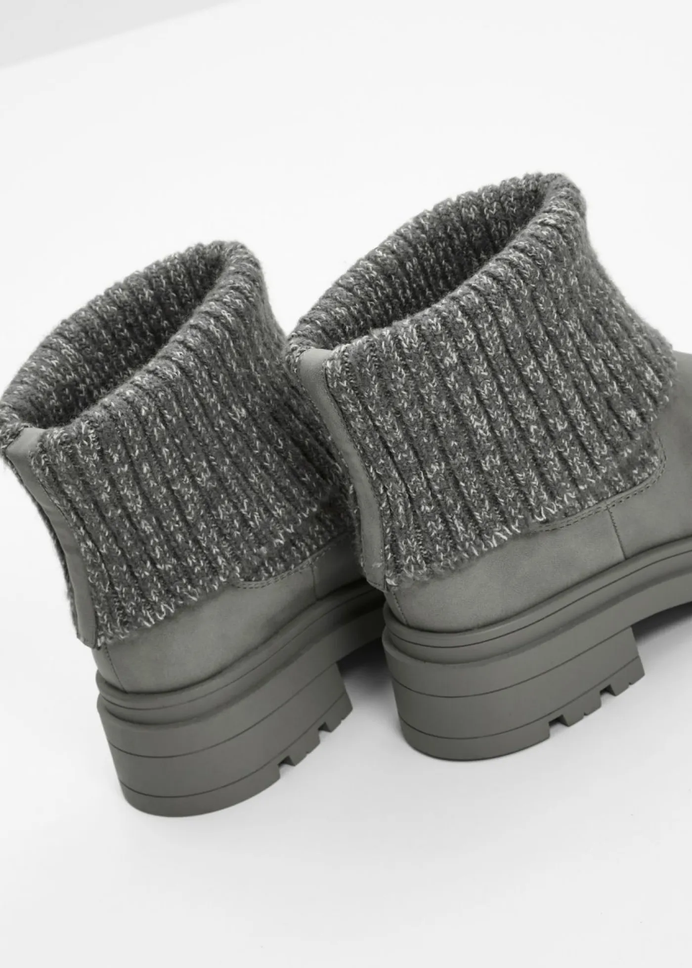 bonprix bonprix Tendencias·Zapatos Veganos|Botines De Nieve·Botines Chelsea>Botas Chelsea Gris