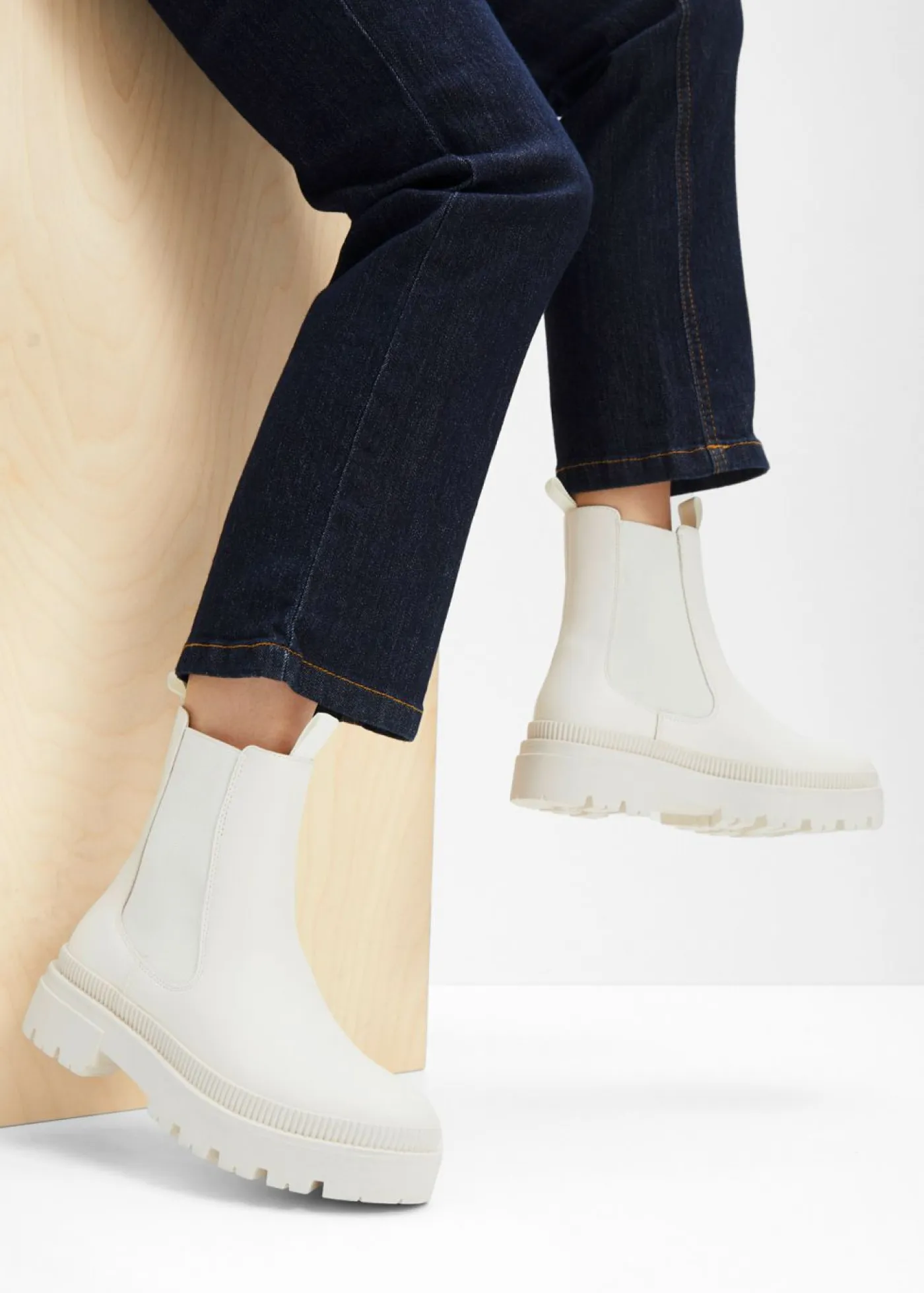 bonprix bonprix Tendencias·Zapatos Veganos|Botines De Nieve·Botines Chelsea>Botas Chelsea con suela perfilada blanco perla