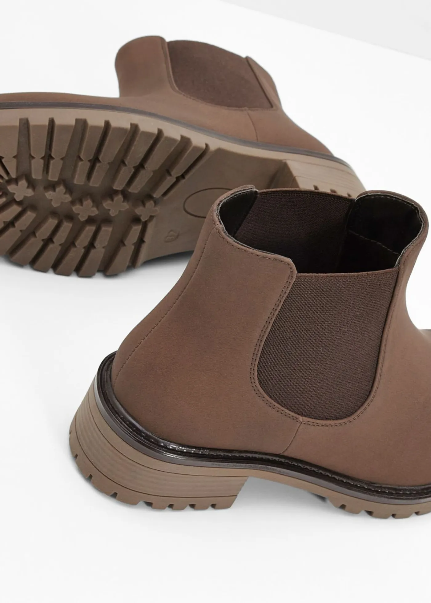 bonprix bonprix Botines De Nieve·Botines Chelsea|Botines De Nieve·Botas Con Tacón>Botas Chelsea en suela perfilada Marrón oscuro