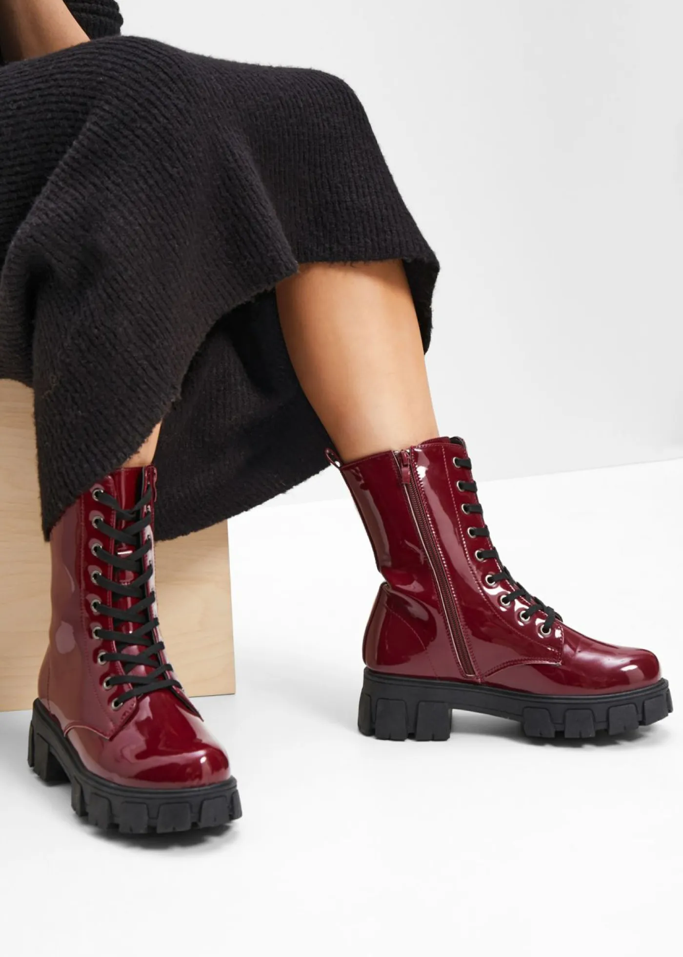 bonprix bonprix Tendencias·Zapatos Veganos|Botines De Nieve·Botas Con Cordones>Botas con cordones y aspecto lacado Rojo avellana de charol