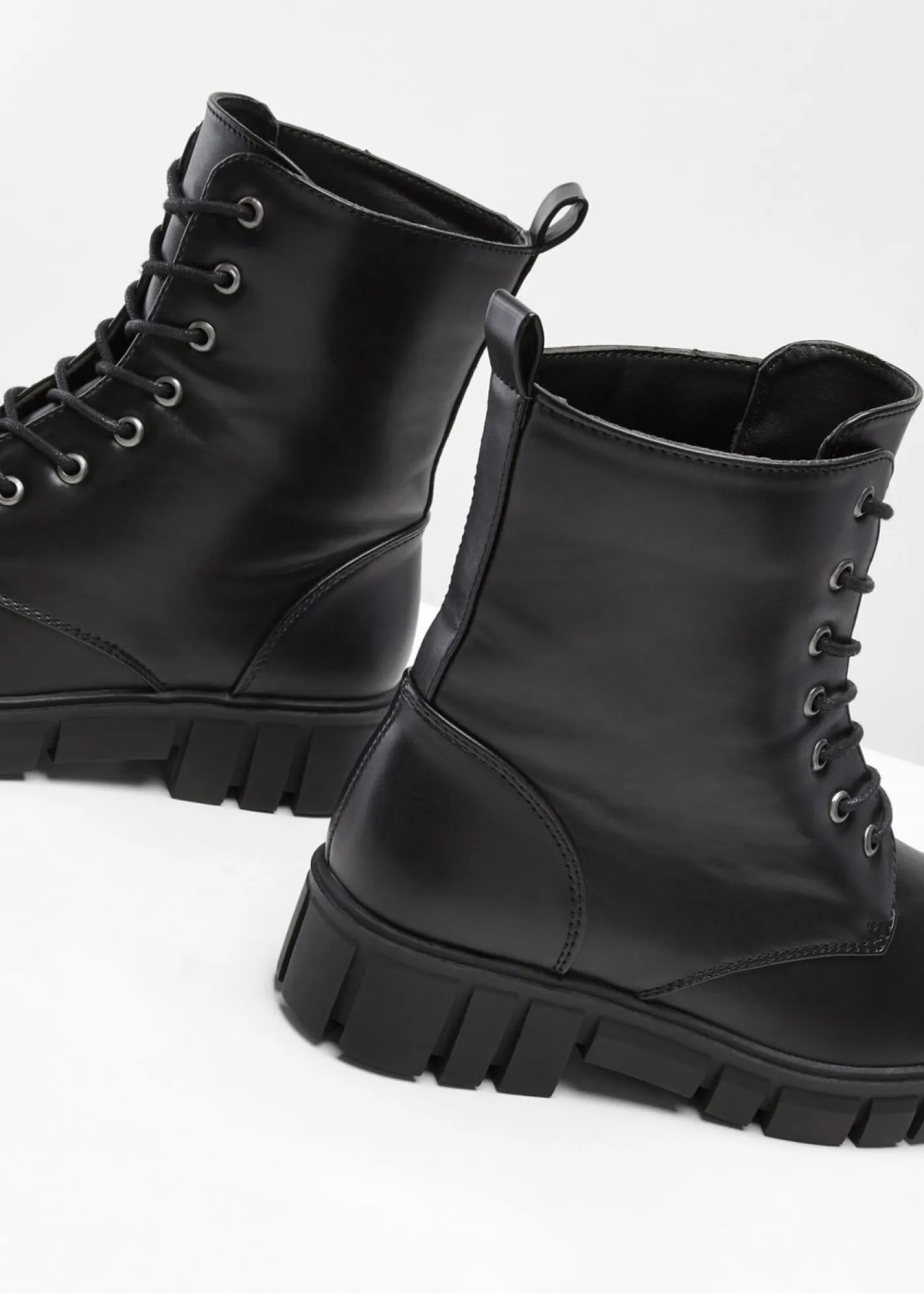bonprix bonprix Tendencias·Zapatos Veganos|Botines De Nieve·Botas Con Cordones>Botas con cordones y suela perfilada Negro