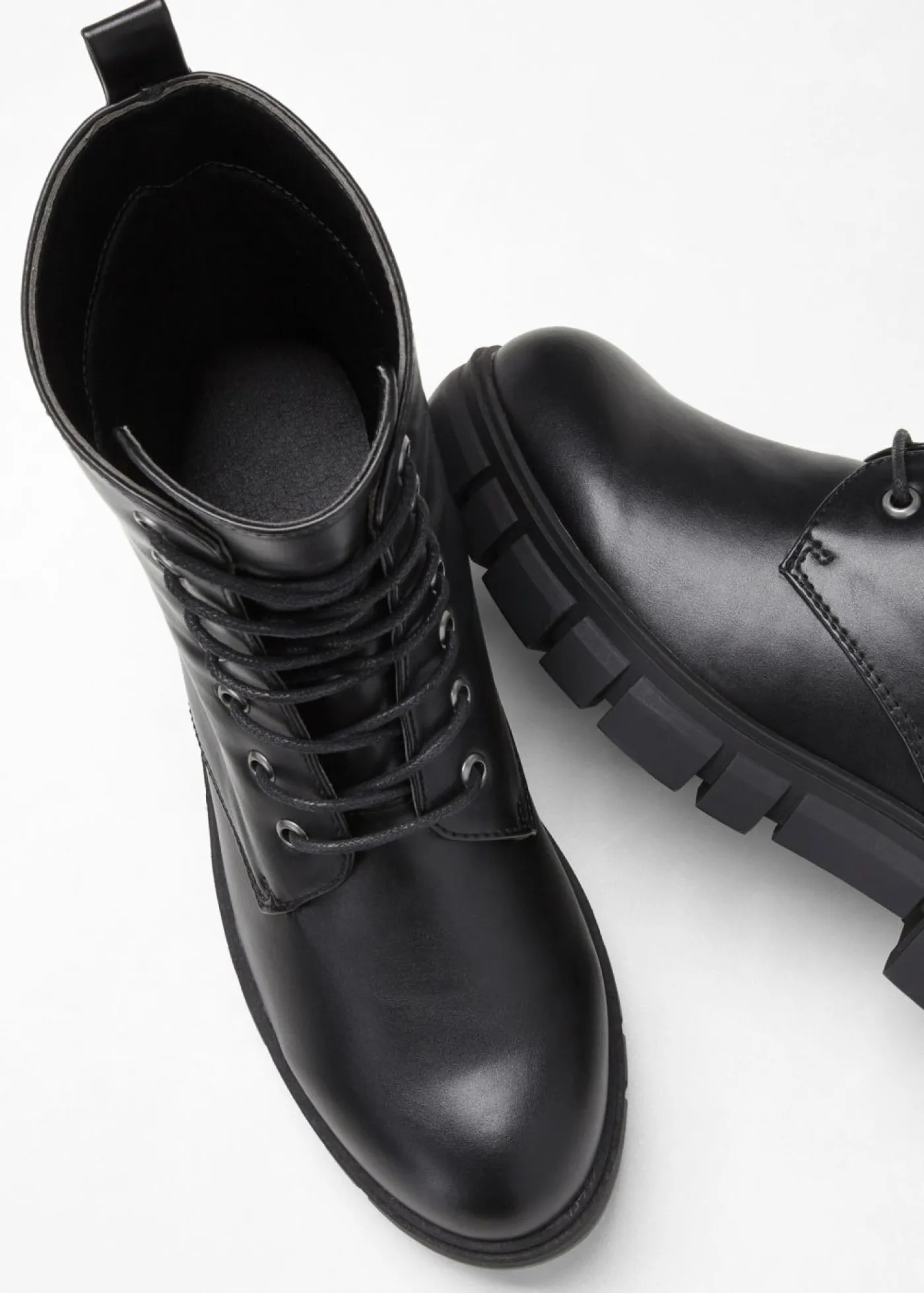 bonprix bonprix Tendencias·Zapatos Veganos|Botines De Nieve·Botas Con Cordones>Botas con cordones y suela perfilada Negro