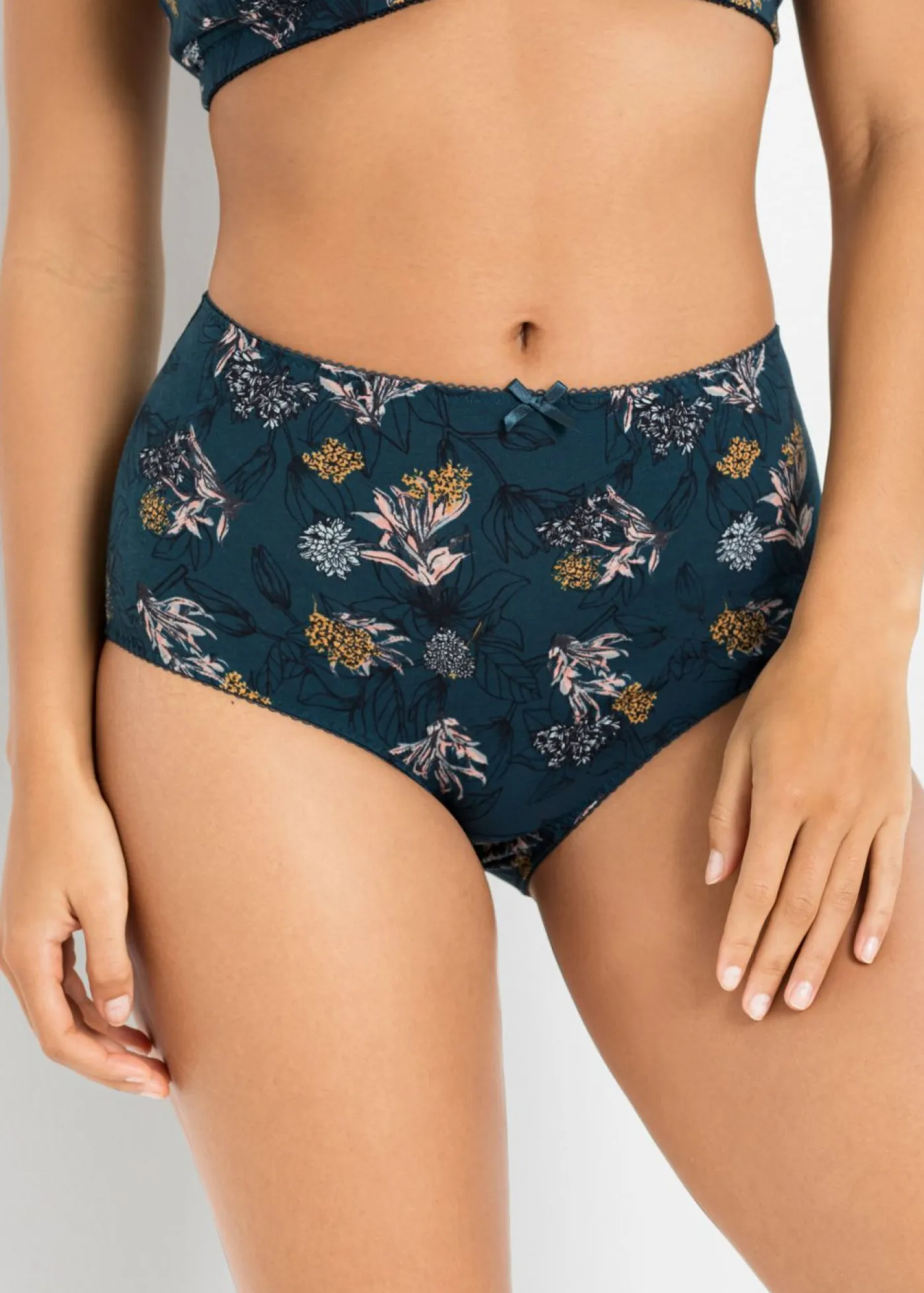 bonprix bonprix Ropa Interior De Algodón|Bragas>Braga de talle alto con algodón orgánico (4 unidades) Azul petróleo de flores + azul petróleo oscuro + azul ahumado