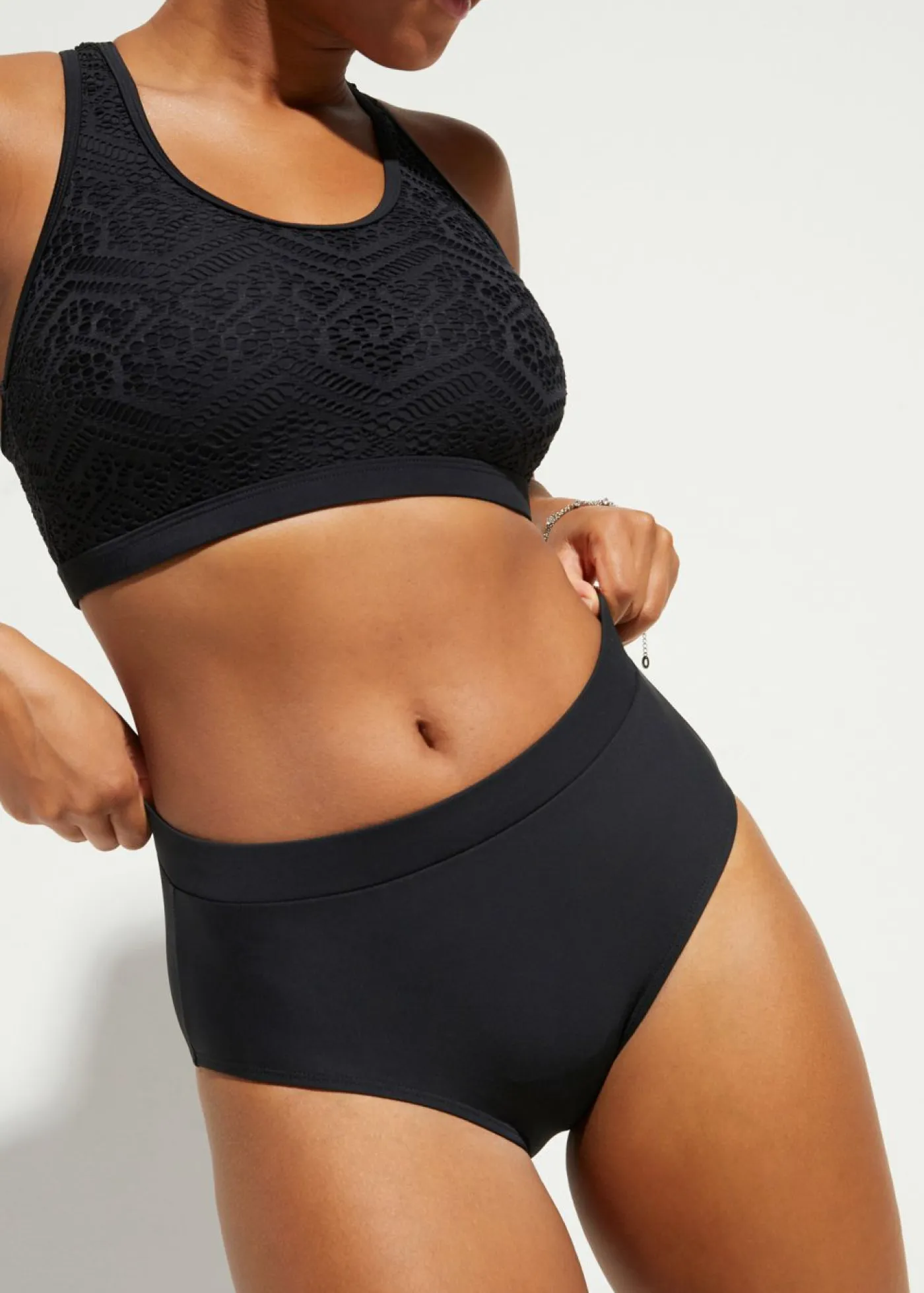 bonprix bonprix Conjuntos De Traje De Baño|Vestidos Moldeadores>Braguita de bikini de tiro alto con ligero efecto moldeador Negro