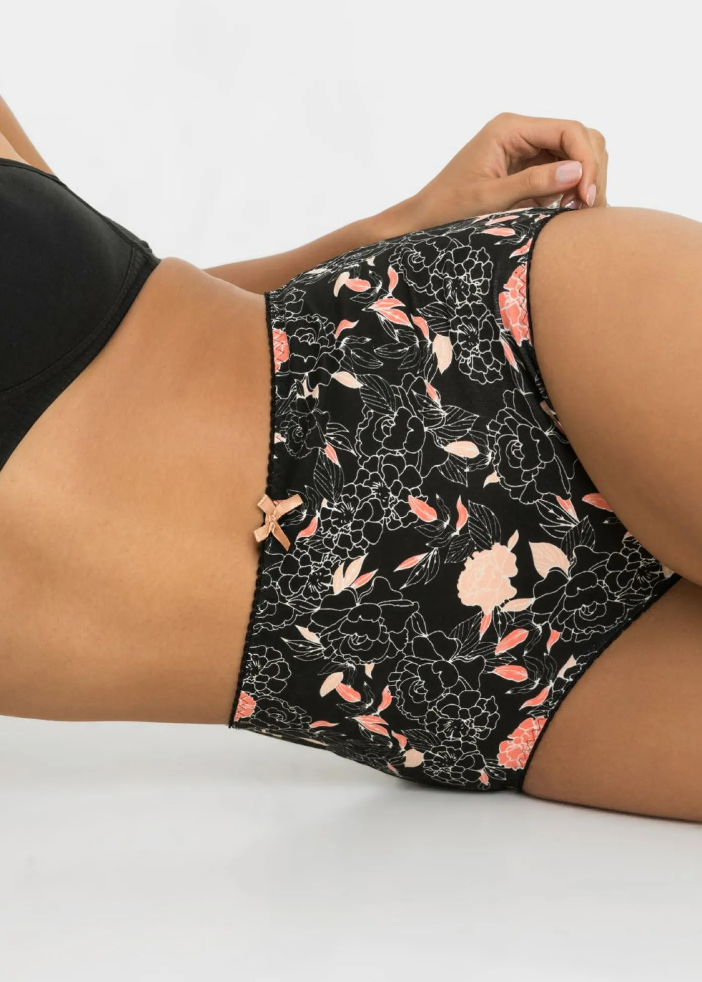 bonprix bonprix Ropa Interior De Algodón|Bragas>Braguita de talle alto (4 unidades) Negro de flores/negro/melocotón