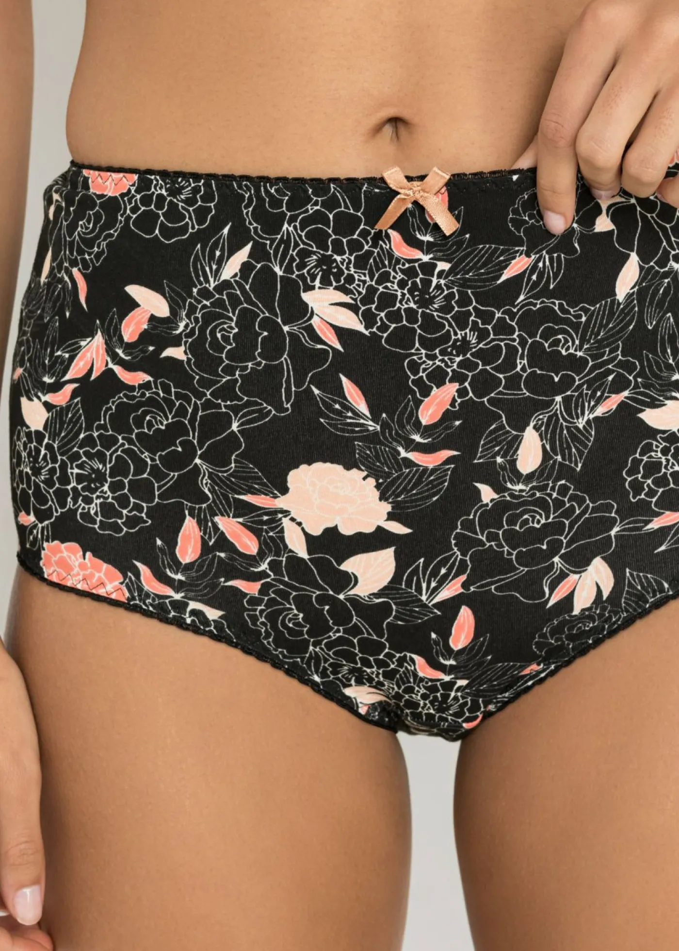 bonprix bonprix Ropa Interior De Algodón|Bragas>Braguita de talle alto (4 unidades) Negro de flores/negro/melocotón
