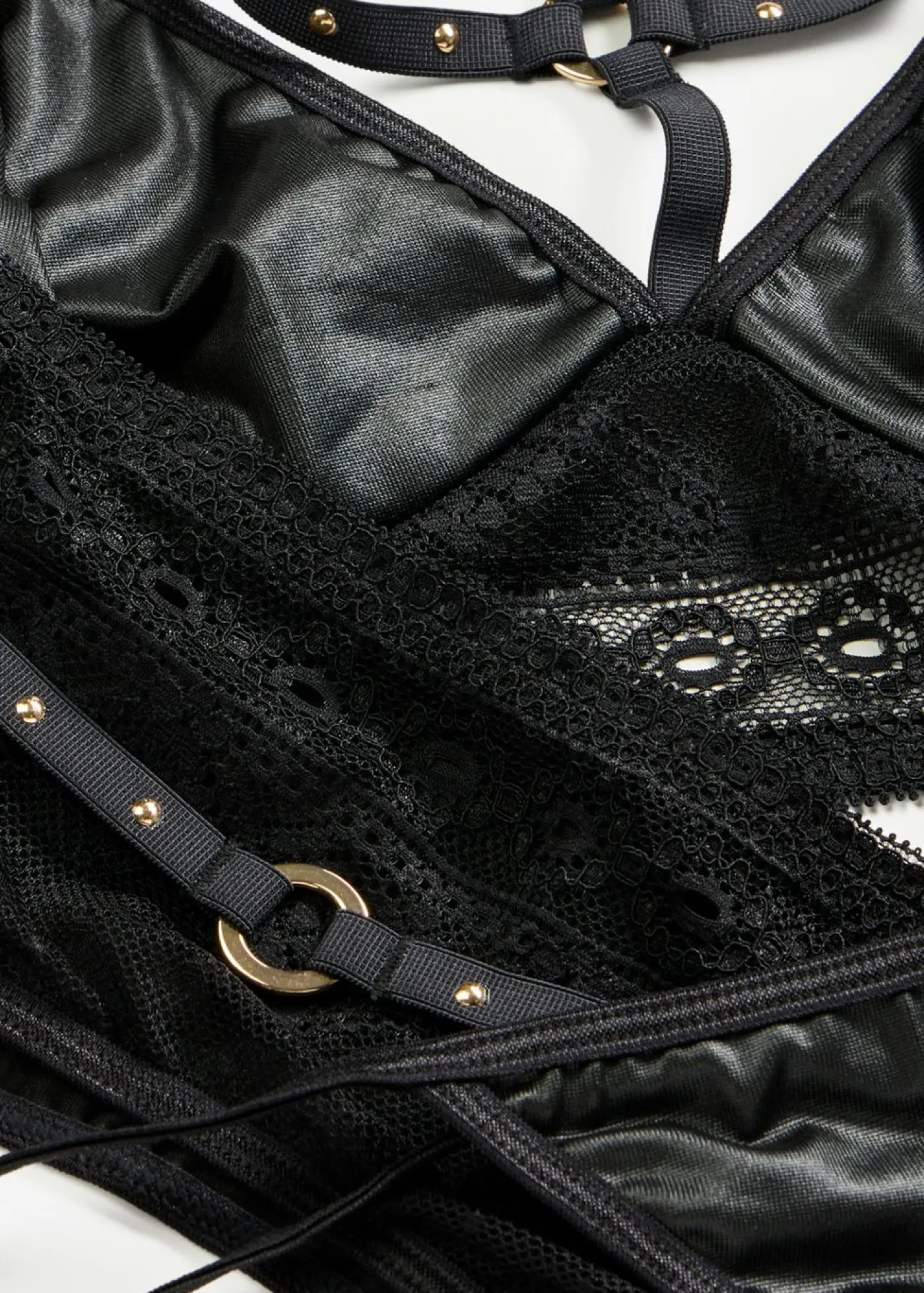 bonprix VENUS Lencería Sexy>Bralette + tanga + sujetador con tirantes con efecto mojado (3 piezas) Negro