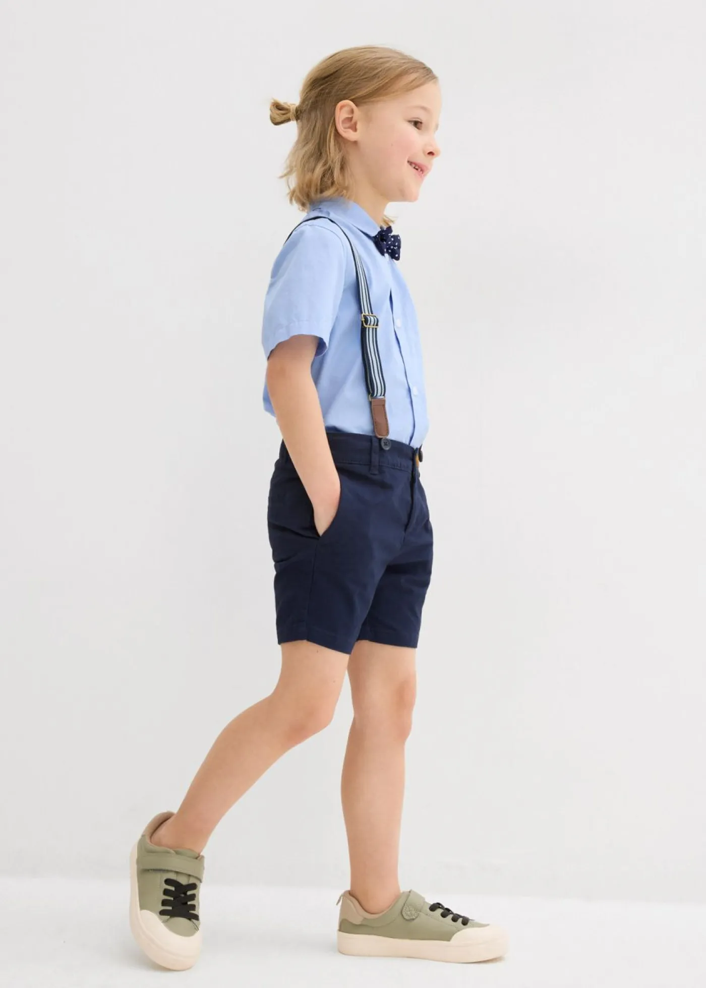 bonprix bonprix Ropa 2 A 9 Años·Camisas Y Trajes>Camisa de manga corta, bermudas tipo chino, tirantes y pajarita (conjunto de 4 piezas) azul marino/azul perla