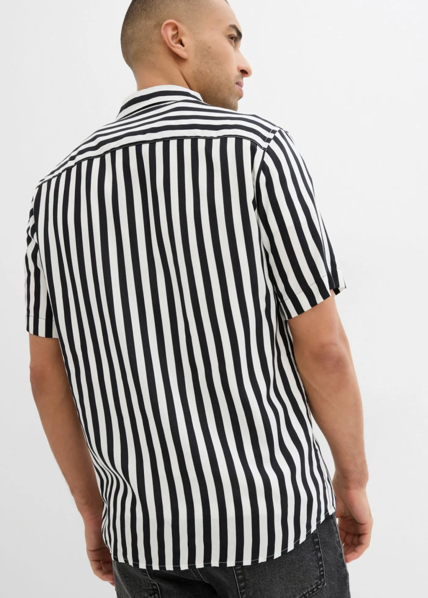 bonprix bonprix Camisas>Camisa de manga corta de viscosa suave negro-blanco lana con rayas