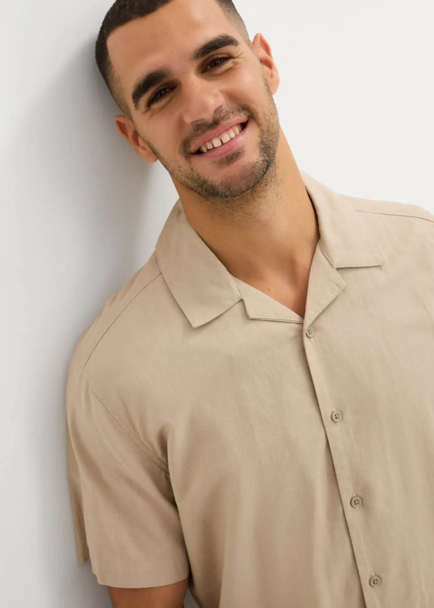 Hombre bonprix bonprix Camisa de manga corta y corte holgado con lino