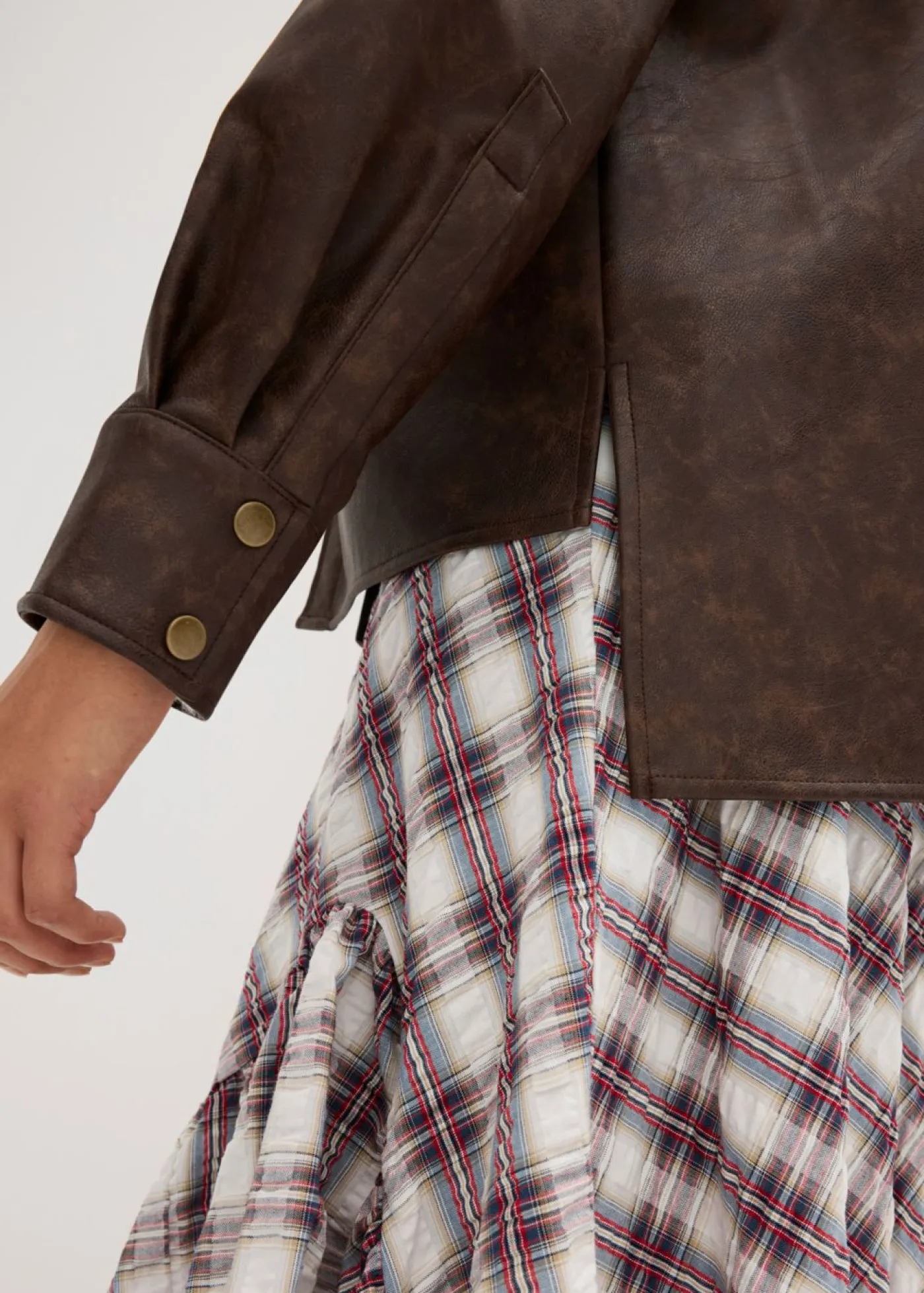 bonprix bonprix Camisas Y Blusas>Camisa de piel sintética con efecto desgastado Marrón oscuro