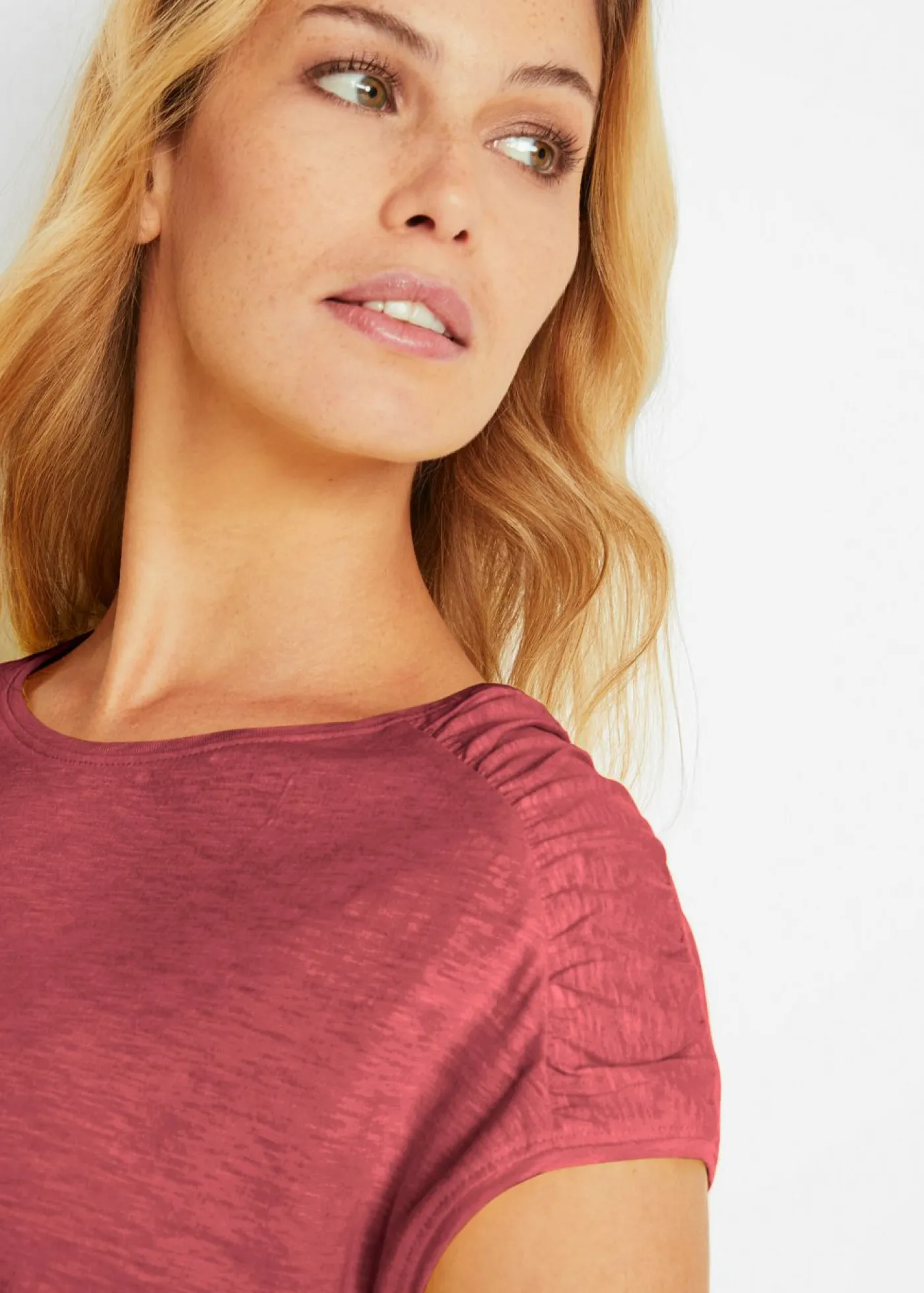 bonprix bonprix Camisetas|Novedades>Camiseta boxy de manga corta Marrón rojizo