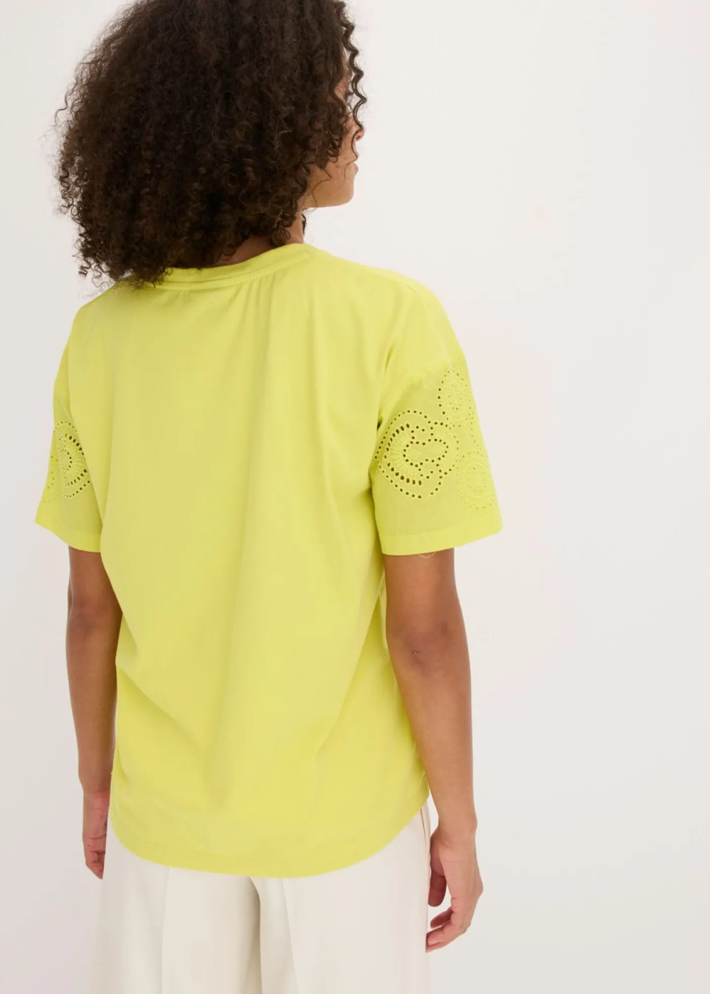 bonprix bonprix Camisetas>Camiseta con bordado calado Amarillo cítrico
