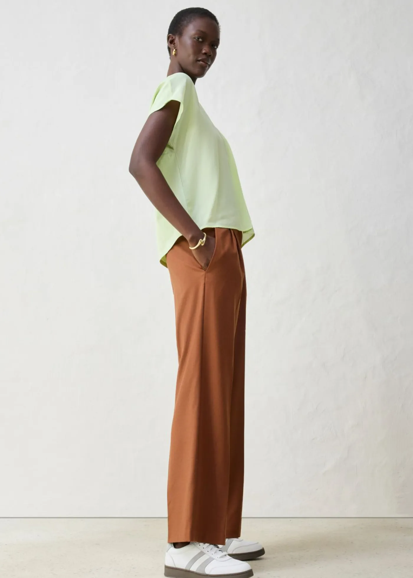 bonprix bonprix Premium|Camisetas>Camiseta con contenido de seda e inserto de tejido verde tiza