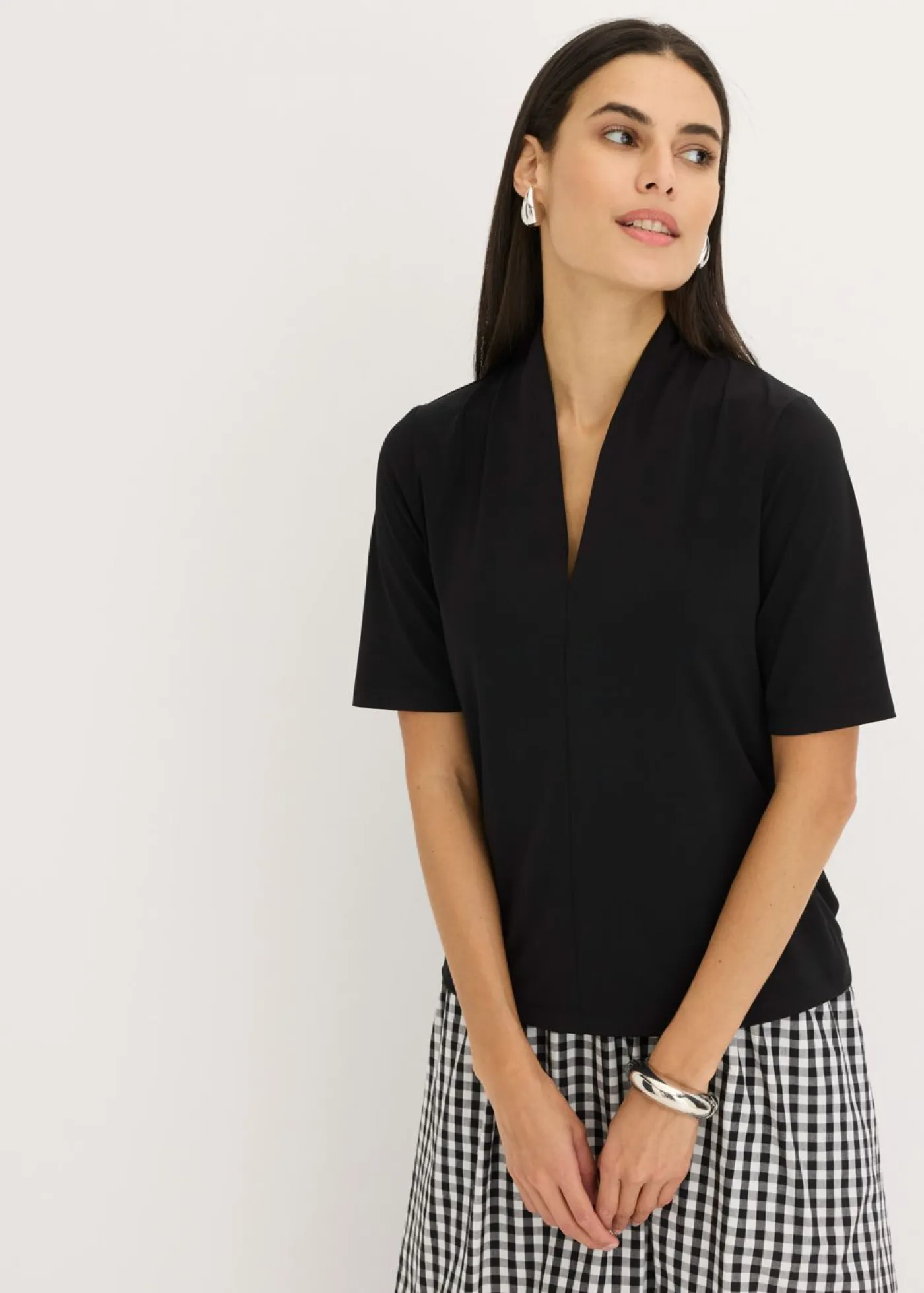 bonprix bonprix Camisetas|Novedades>Camiseta con cuello chimenea Negro