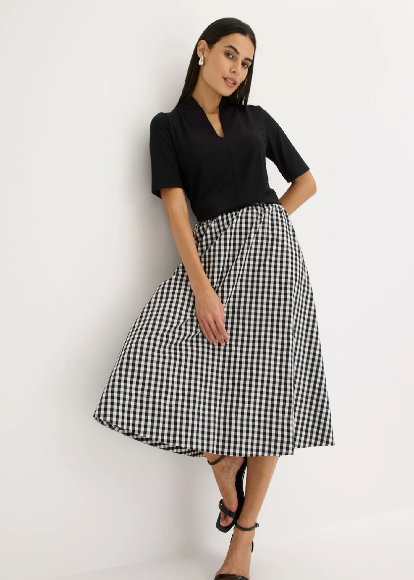 bonprix bonprix Camisetas|Novedades>Camiseta con cuello chimenea Negro