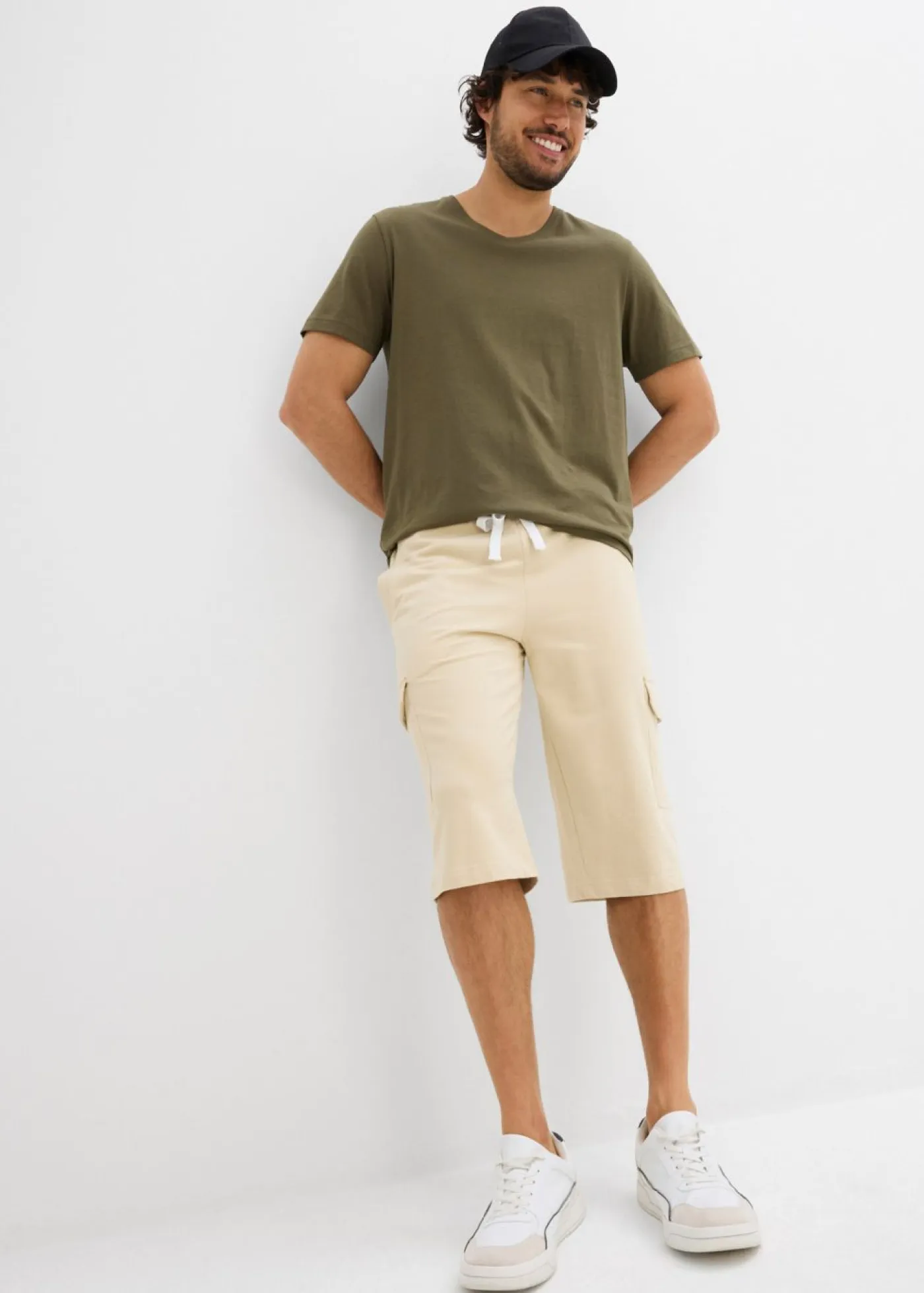 bonprix bonprix Básicos En Rebajas|Camisetas Y Polos>Camiseta con cuello en V (3 unidades) Verde aceite + verde oliva oscuro + antracita