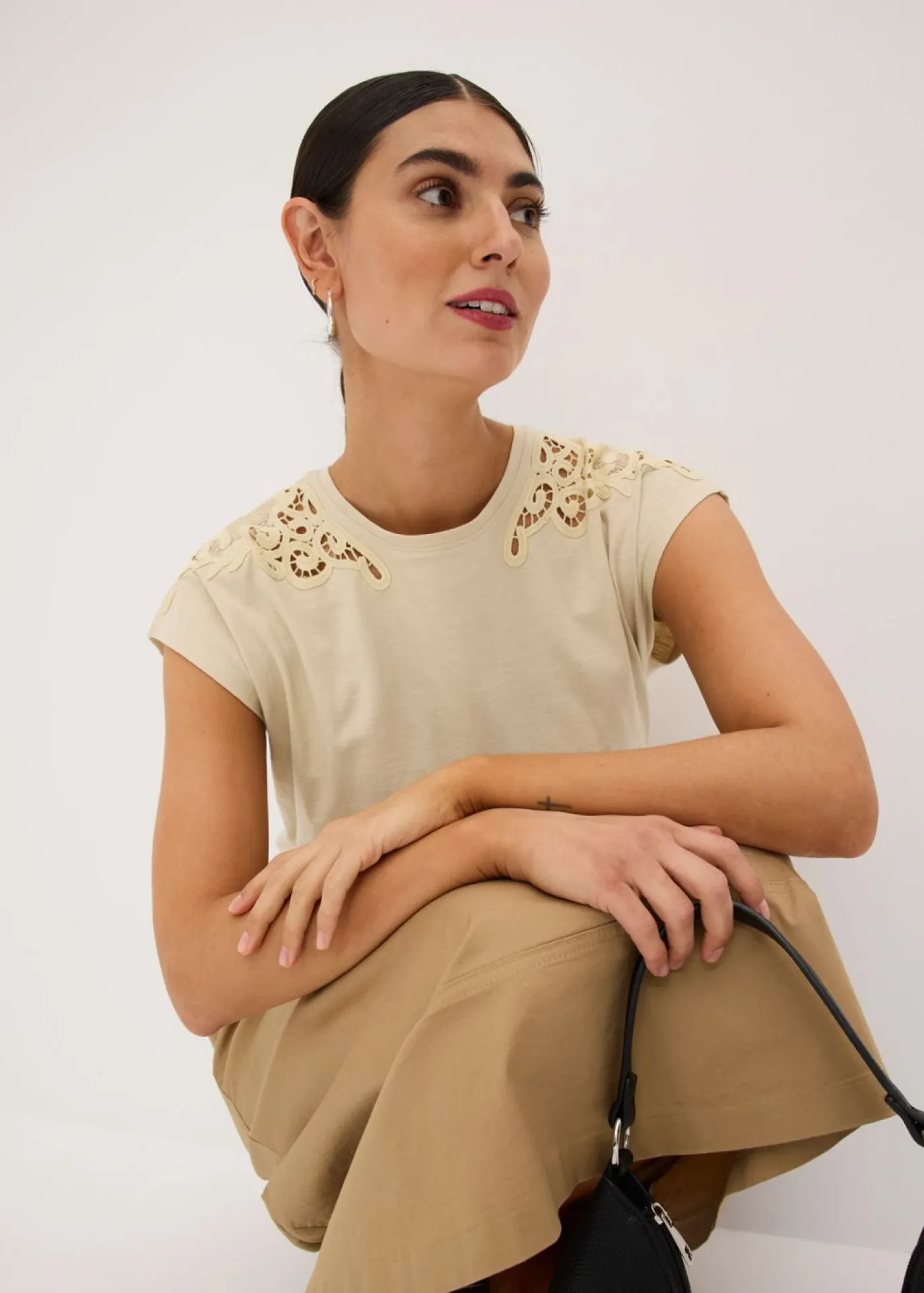 bonprix bonprix Camisetas>Camiseta con detalle de ganchillo Arena claro