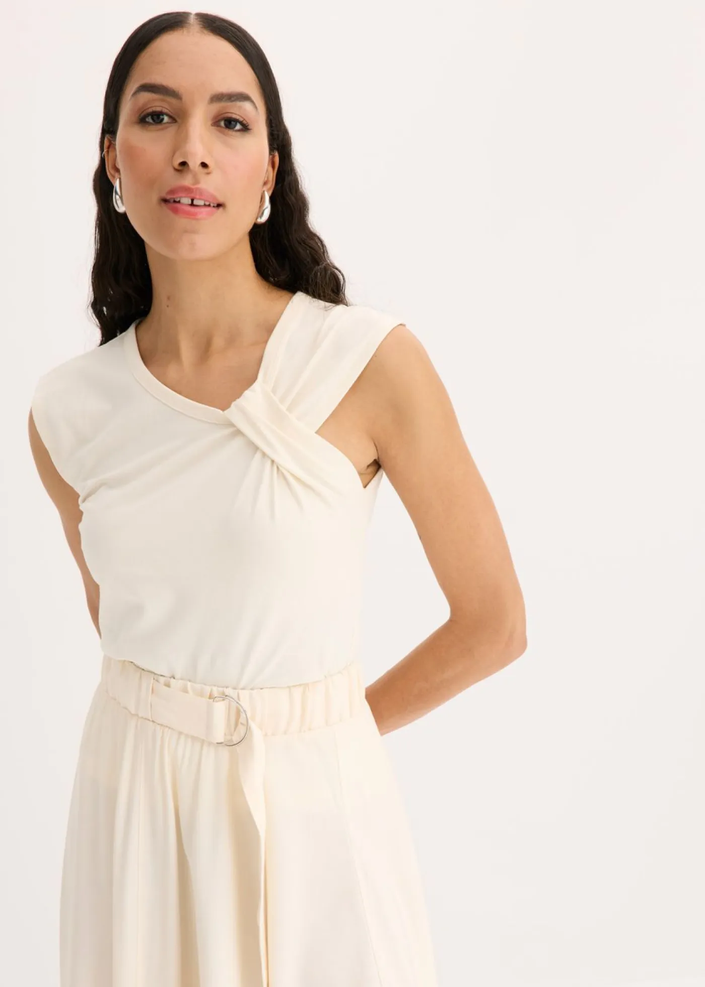 bonprix bonprix Camisetas>Camiseta con detalle de nudo Beige natural