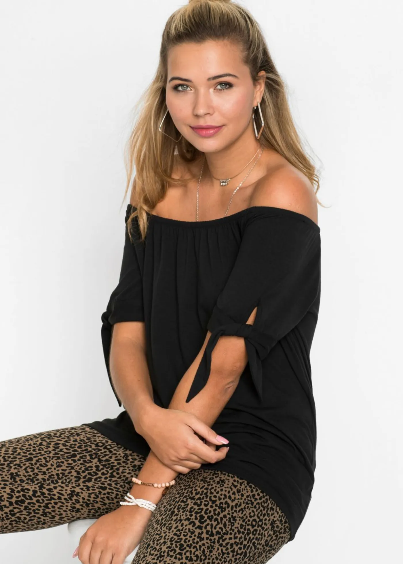 bonprix bonprix Camisetas|Novedades>Camiseta con escote bañera y detalle de lazo Negro