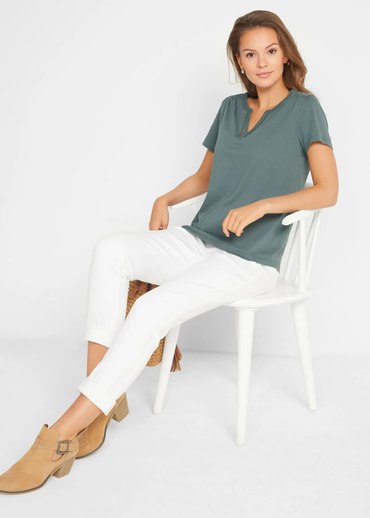 bonprix bonprix Camisetas|Novedades>Camiseta con escote decorativo Verde eucalipto