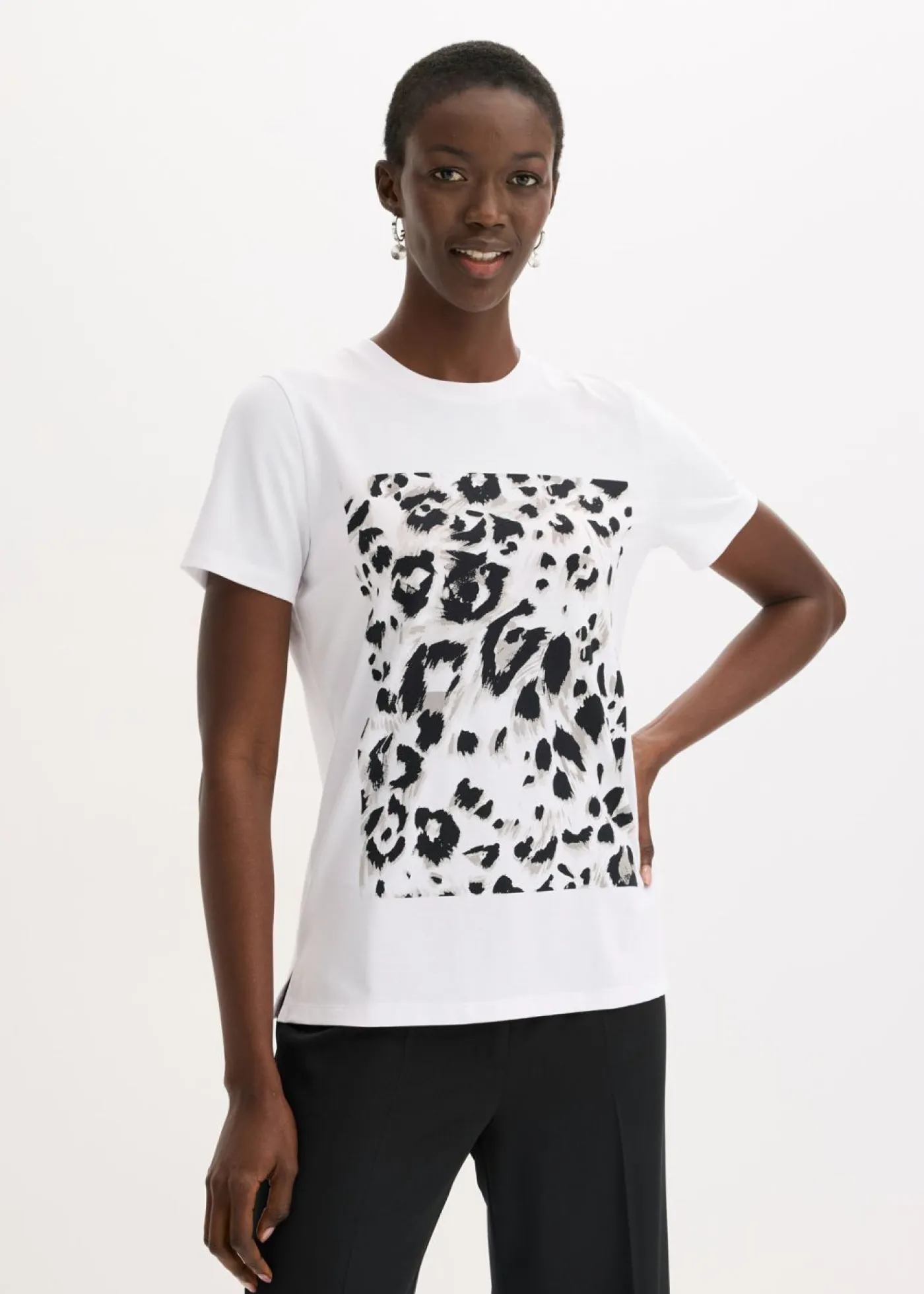 bonprix bonprix Camisetas>Camiseta con estampado de leopardo y purpurina estampado leo blanco-beige-negro-marrón grisáceo