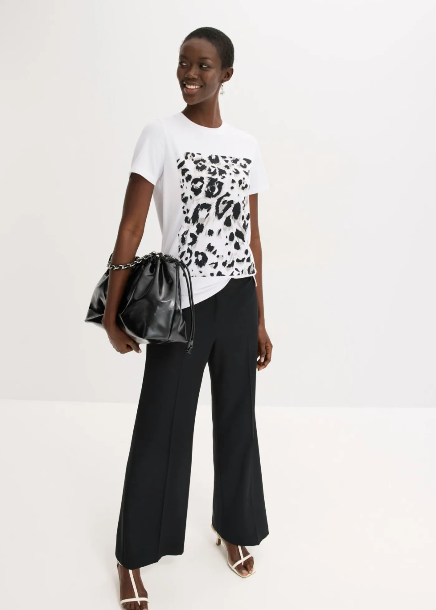 bonprix bonprix Camisetas>Camiseta con estampado de leopardo y purpurina estampado leo blanco-beige-negro-marrón grisáceo