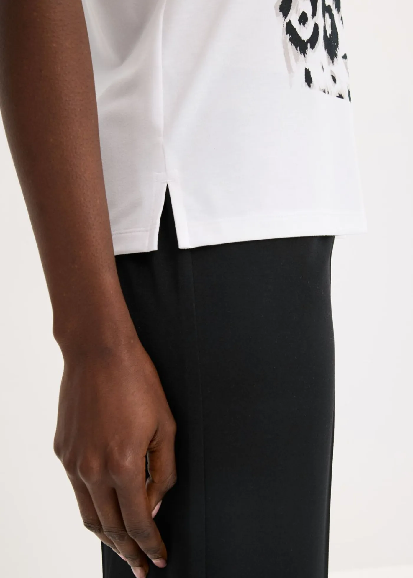 bonprix bonprix Camisetas>Camiseta con estampado de leopardo y purpurina estampado leo blanco-beige-negro-marrón grisáceo