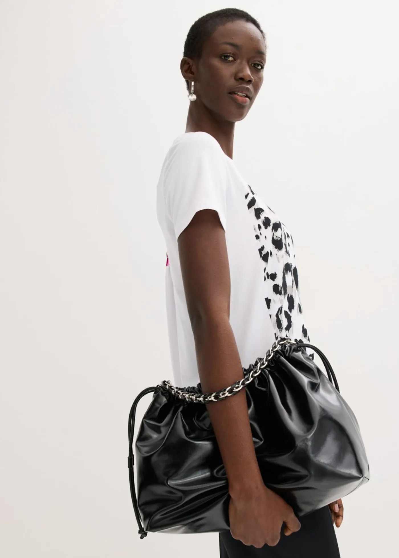 bonprix bonprix Camisetas>Camiseta con estampado de leopardo y purpurina estampado leo blanco-beige-negro-marrón grisáceo