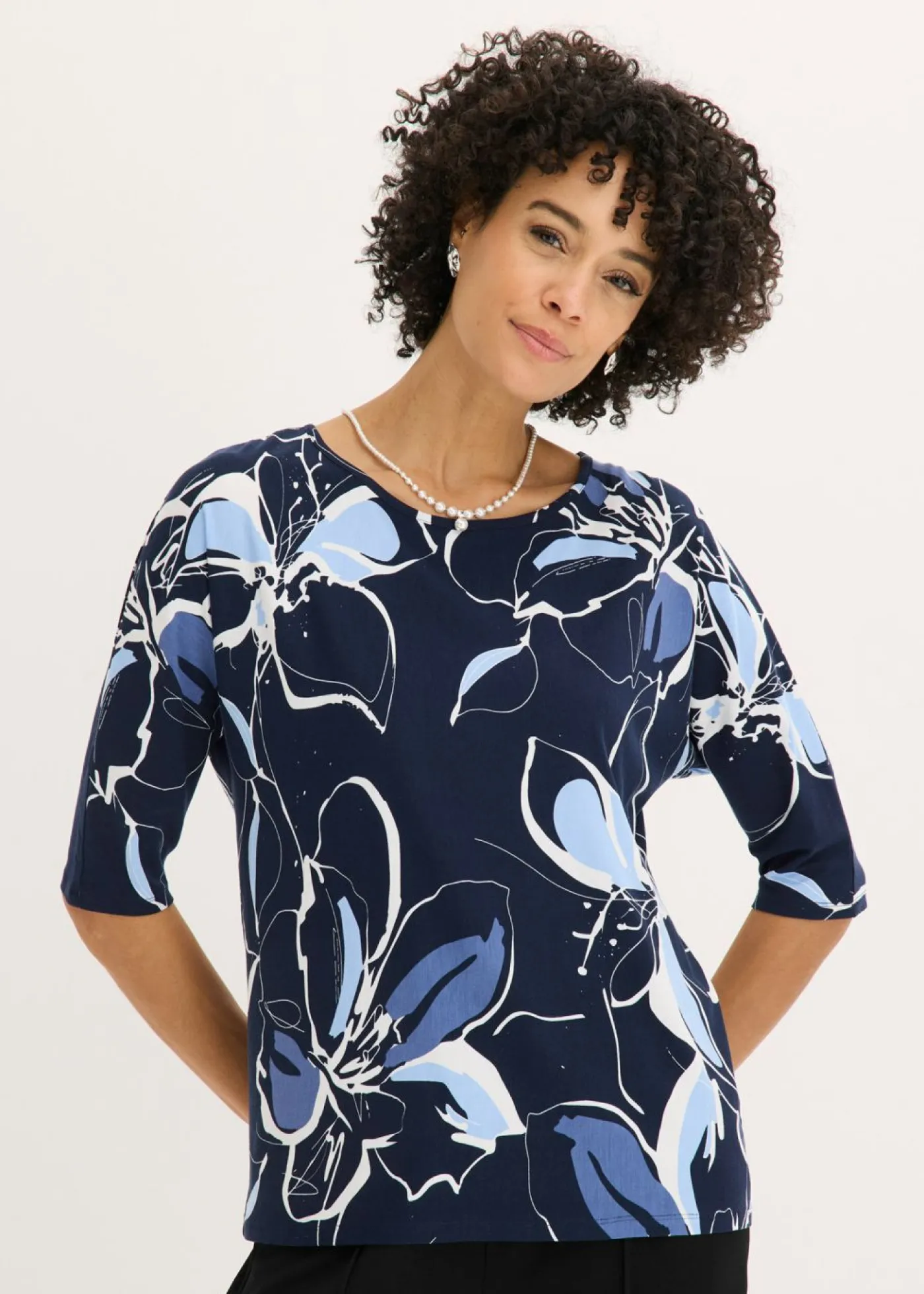 bonprix bonprix Camisetas|Novedades>Camiseta con estampado de flores Azul marino-blanco lana de flores