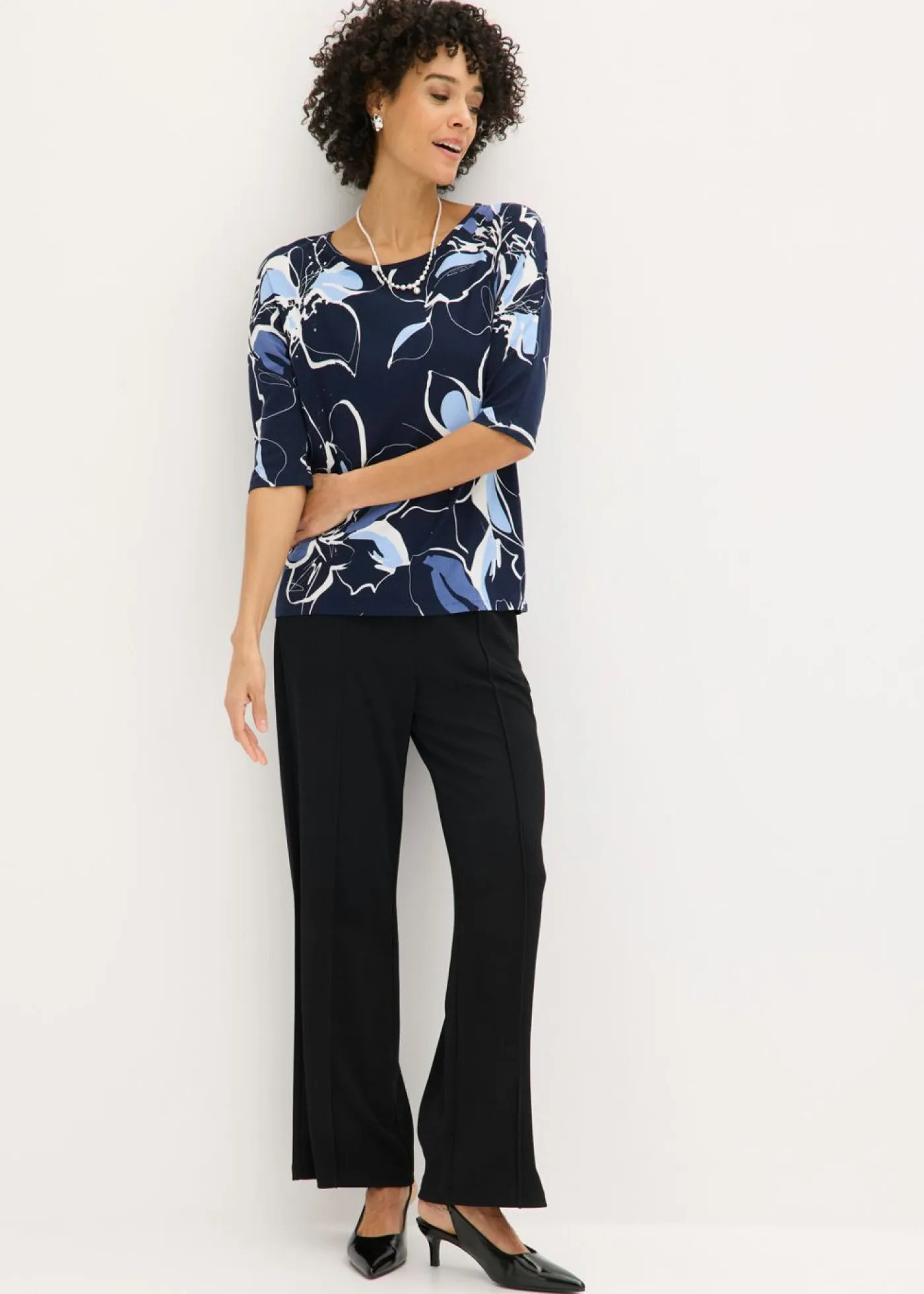 bonprix bonprix Camisetas|Novedades>Camiseta con estampado de flores Azul marino-blanco lana de flores