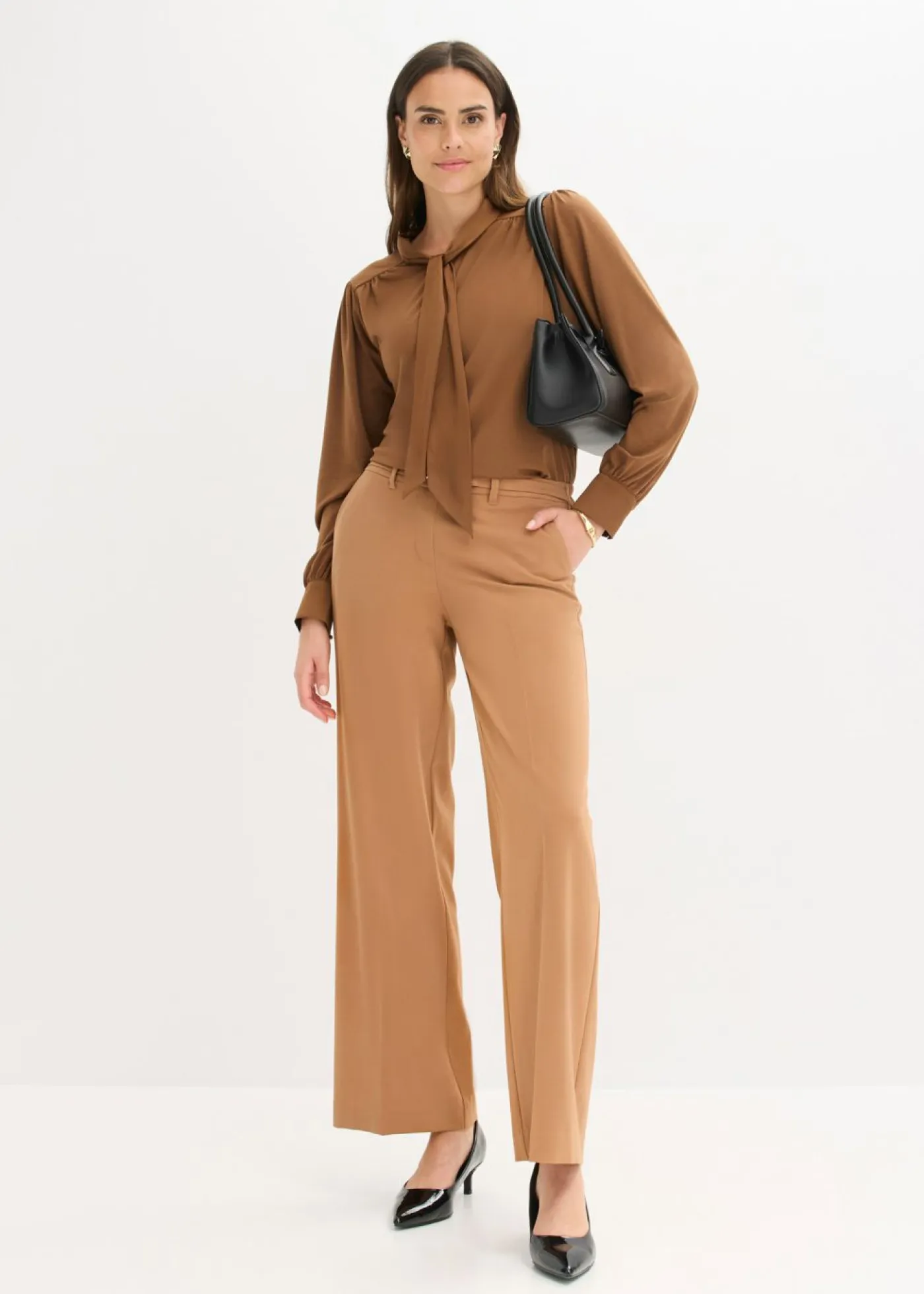 bonprix bonprix Camisetas>Camiseta con viscosa y lazo de satén marrón pimienta