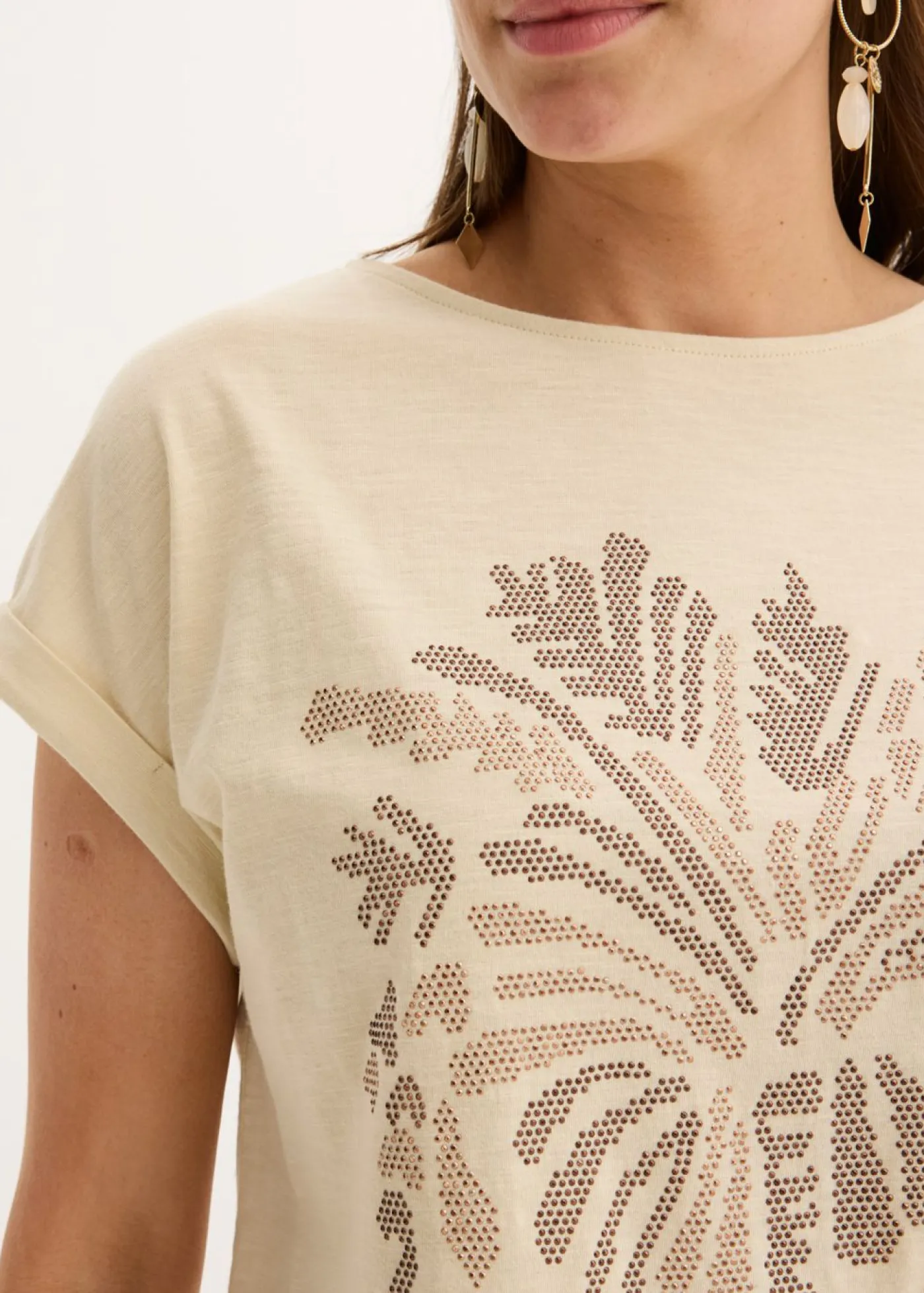 bonprix bonprix Camisetas>Camiseta de algodón con aplicación de tachuelas Arena claro