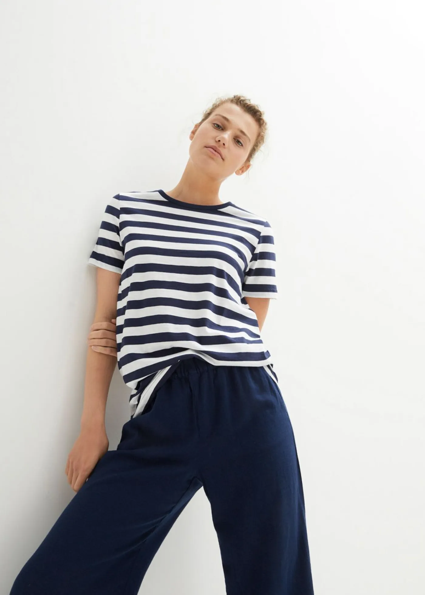 bonprix bonprix Básicos|Camisetas>Camiseta de algodón con cuello redondo (2 unidades) Blanco-azul marino con rayas