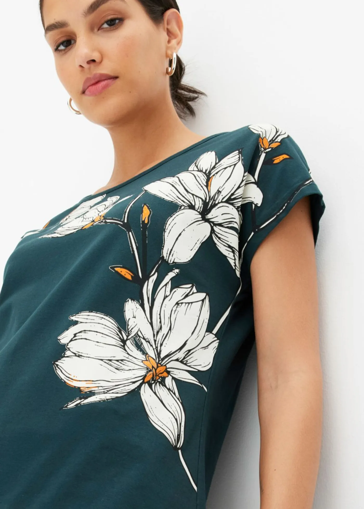 bonprix bonprix Camisetas>Camiseta de algodón orgánico con estampado de flores Verde intenso
