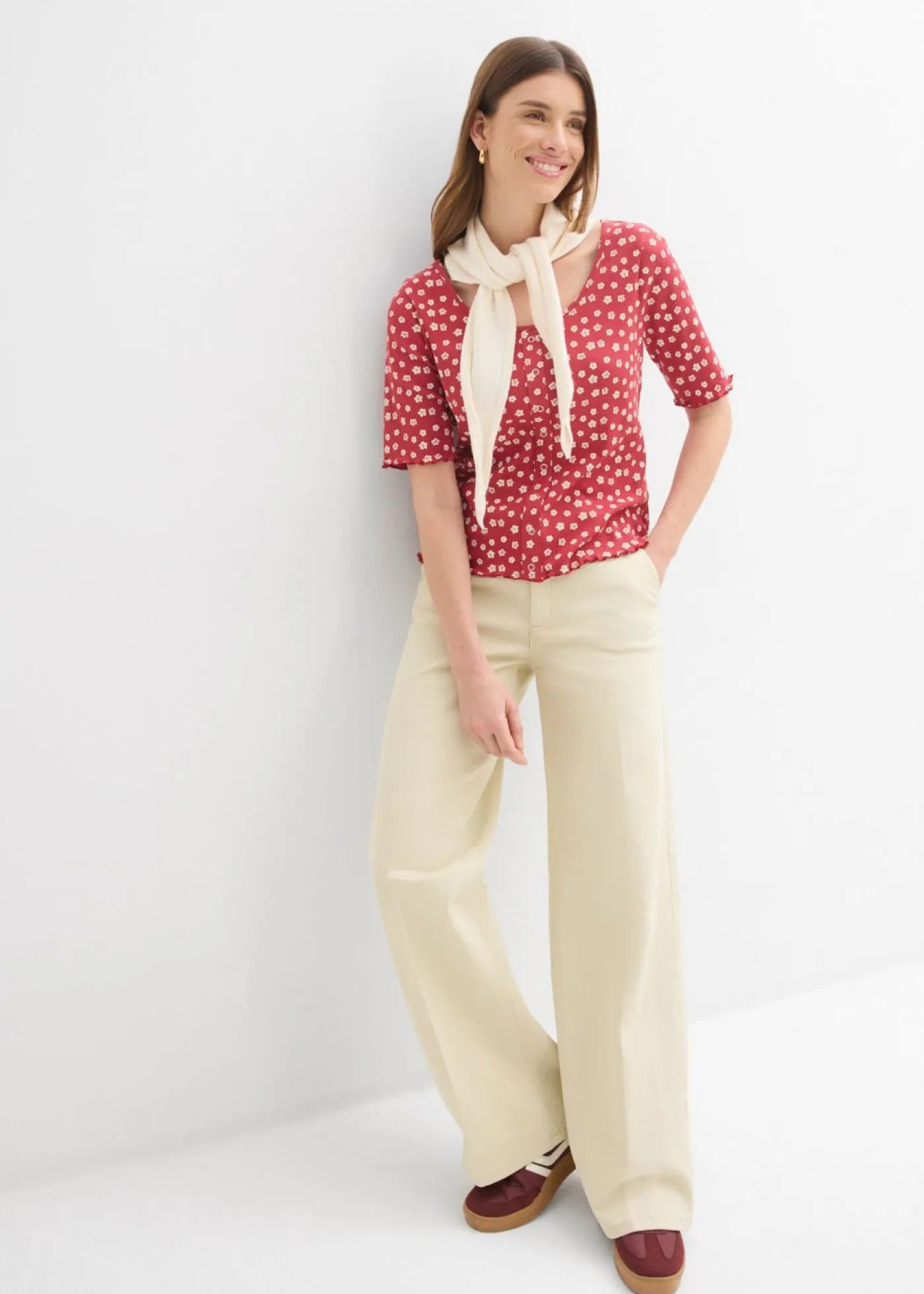 bonprix bonprix Camisetas|Novedades>Camiseta de canalé con estampado de flores y manga corta Cereza-blanco lana de flores