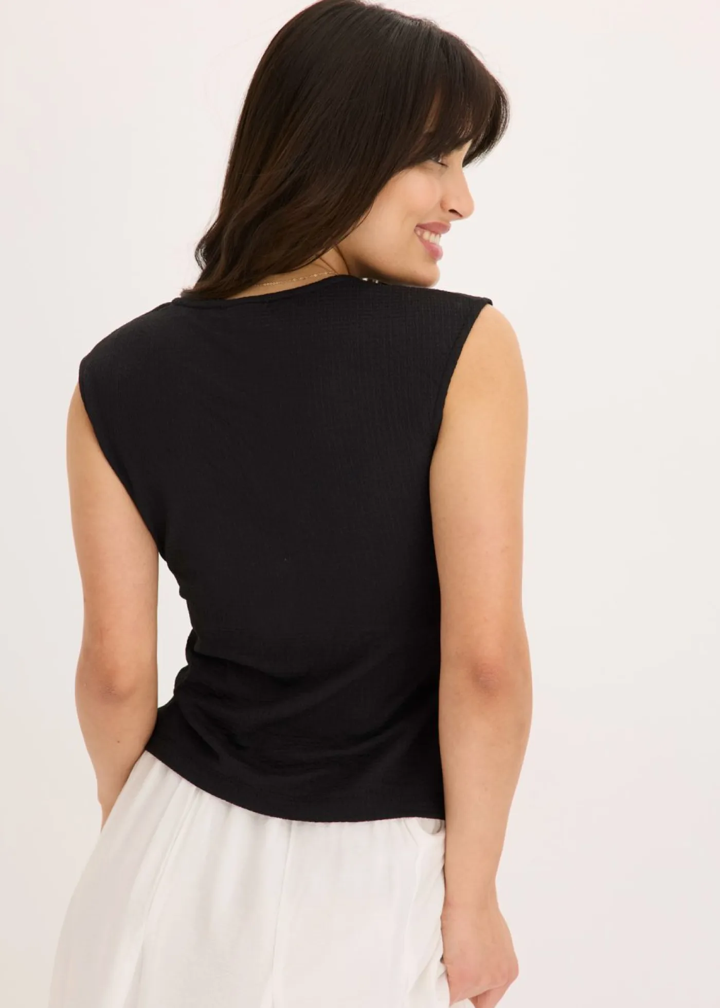 bonprix bonprix Camisetas>Camiseta de crepé de punto con aspecto cruzado Negro