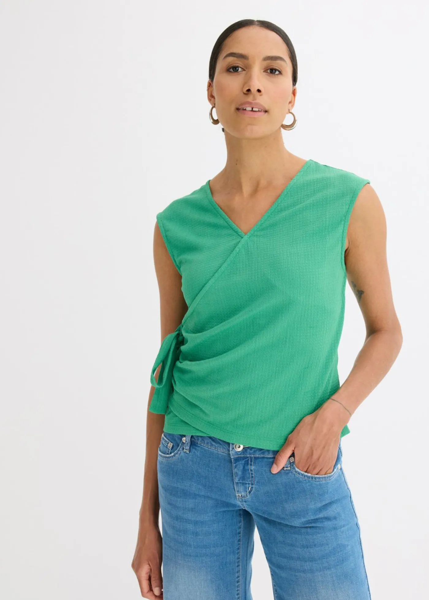 bonprix bonprix Camisetas>Camiseta de crepé de punto con aspecto cruzado verde gema