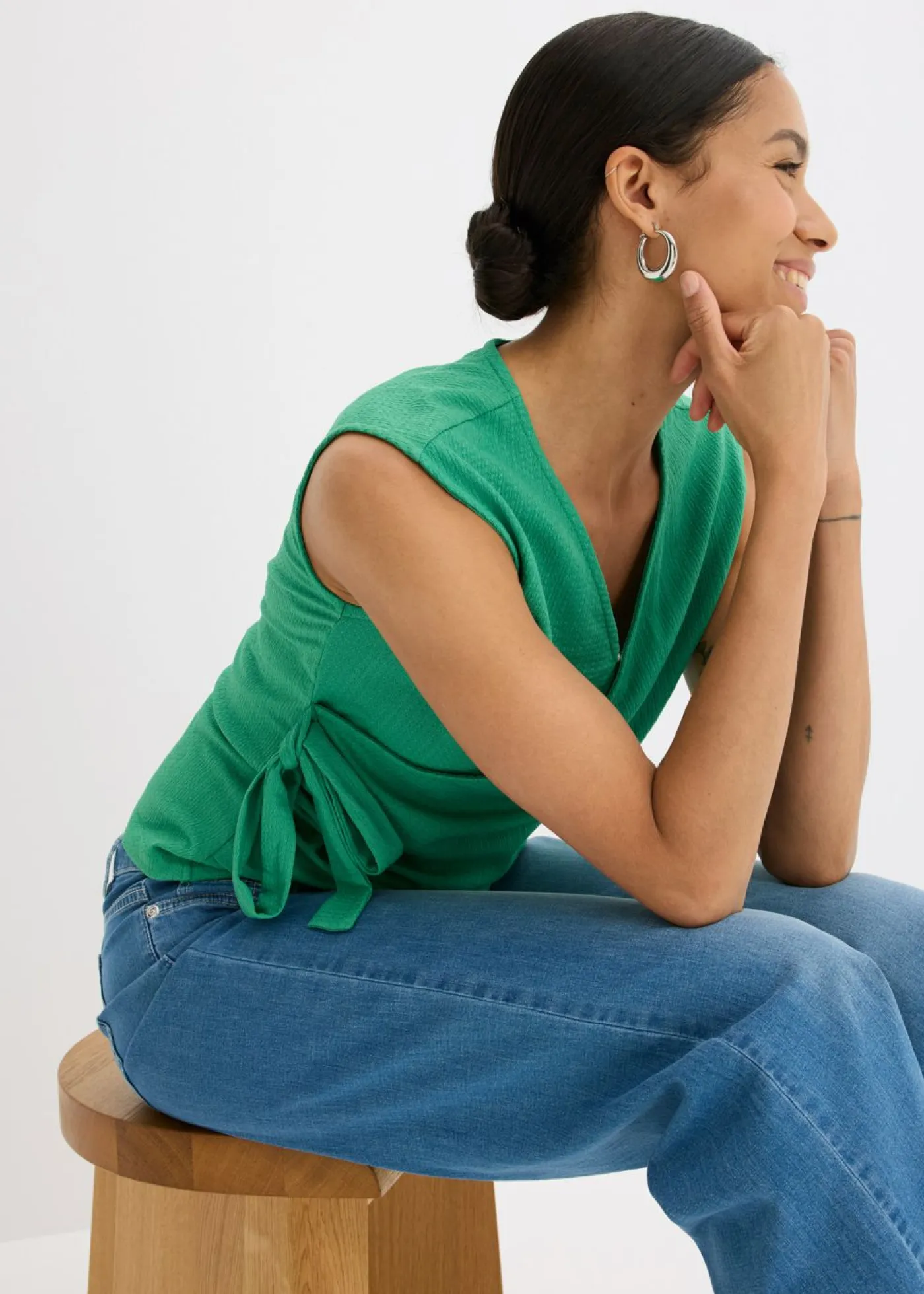 bonprix bonprix Camisetas>Camiseta de crepé de punto con aspecto cruzado verde gema