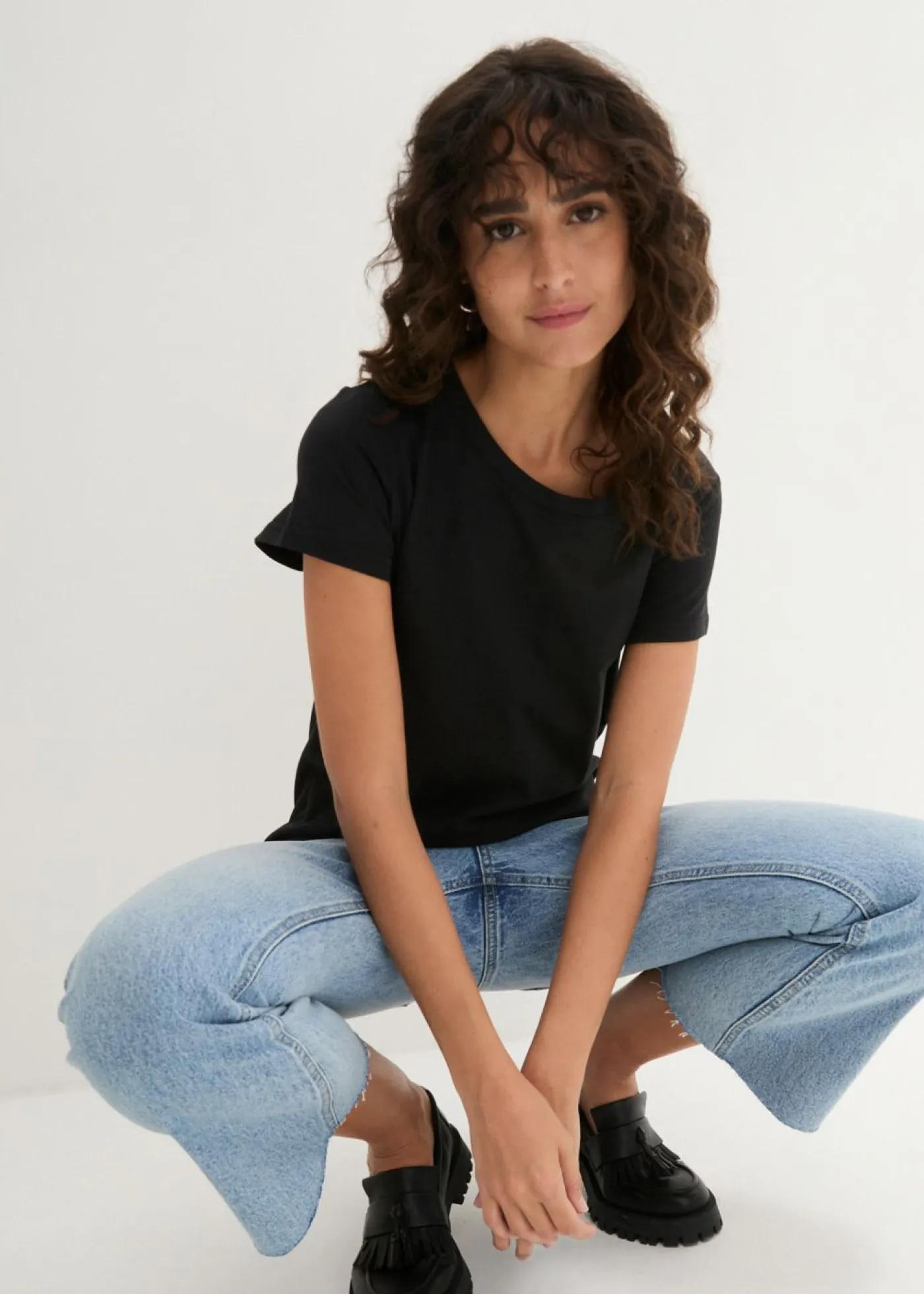 bonprix bonprix Básicos|Camisetas>Camiseta de cuello redondo y manga corta (5 unidades) Negro + negro + negro + blanco + blanco