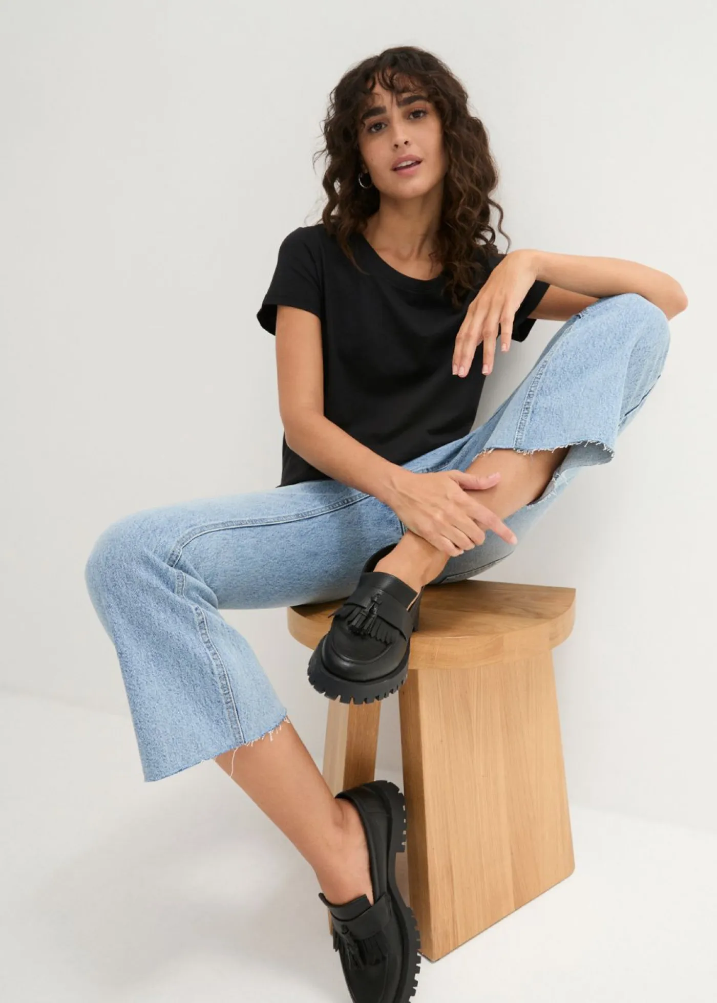 bonprix bonprix Básicos|Camisetas>Camiseta de cuello redondo y manga corta (5 unidades) Negro + negro + negro + blanco + blanco