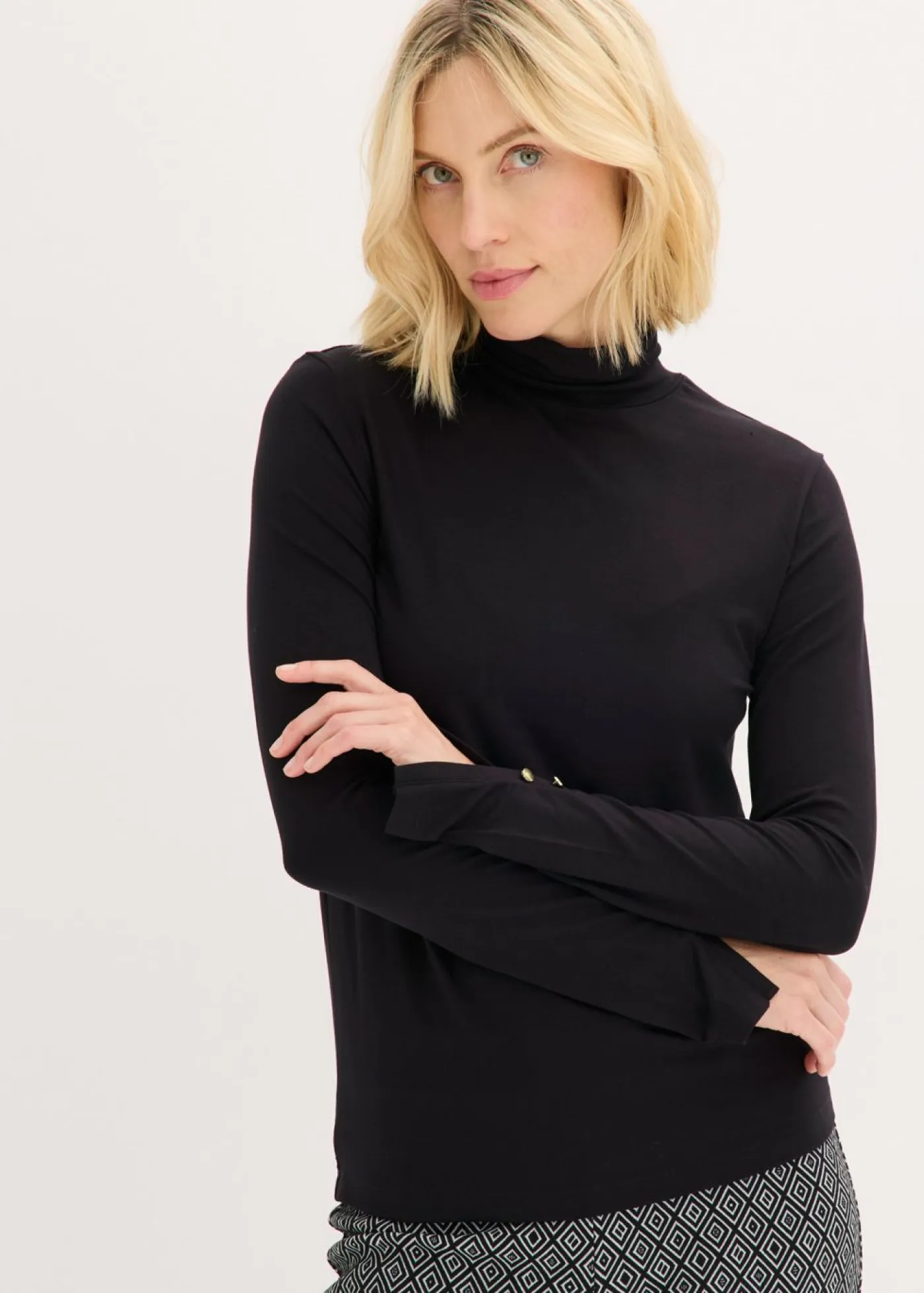 bonprix bonprix Camisetas>Camiseta de cuello vuelto con botones decorativos Negro