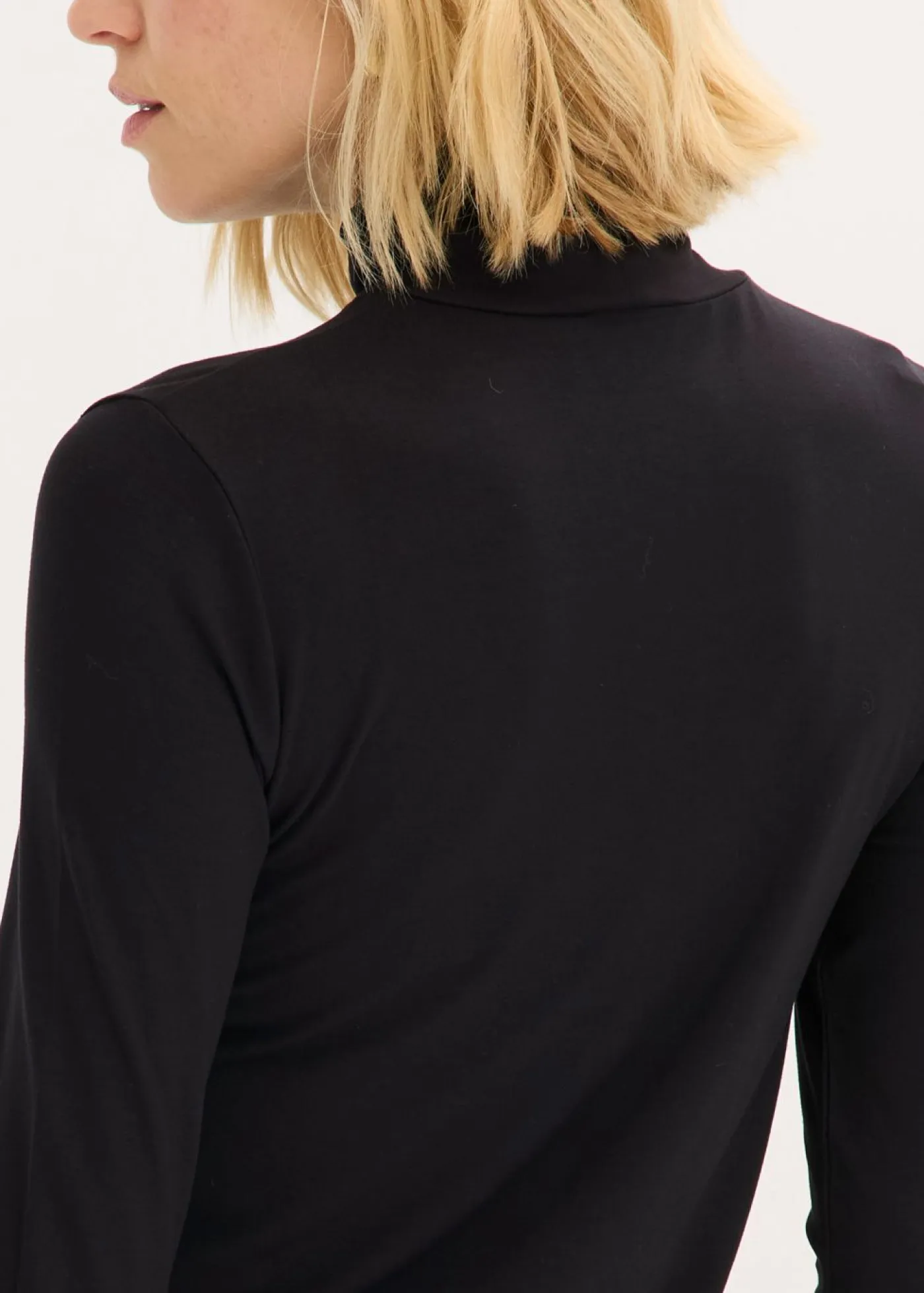 bonprix bonprix Camisetas>Camiseta de cuello vuelto con botones decorativos Negro