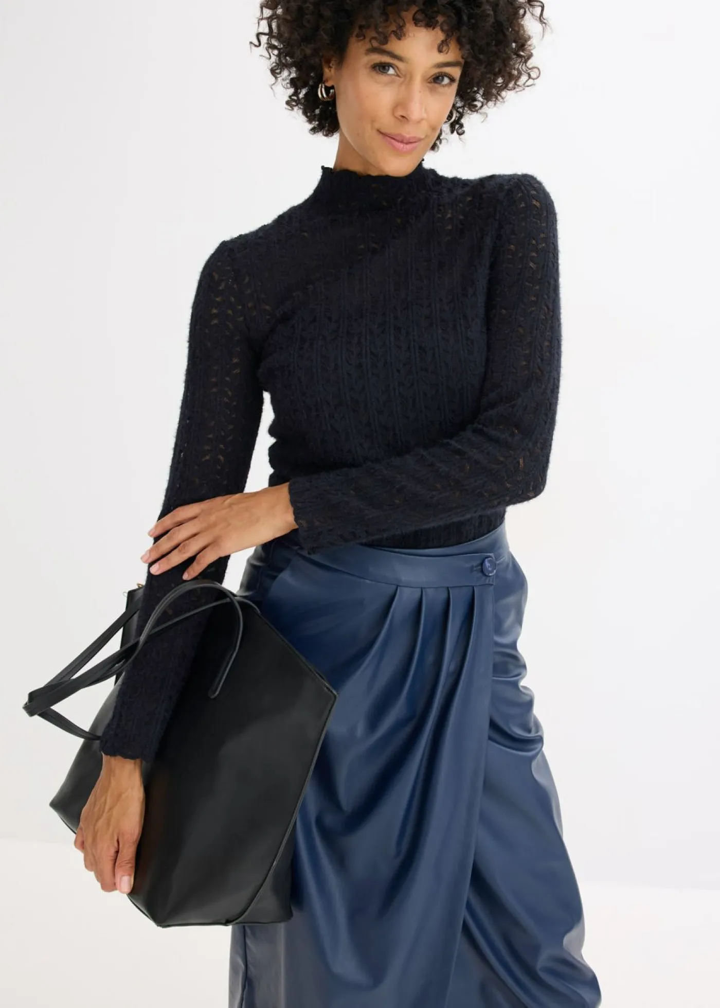 bonprix bonprix Camisetas>Camiseta de encaje y cuello vuelto Negro