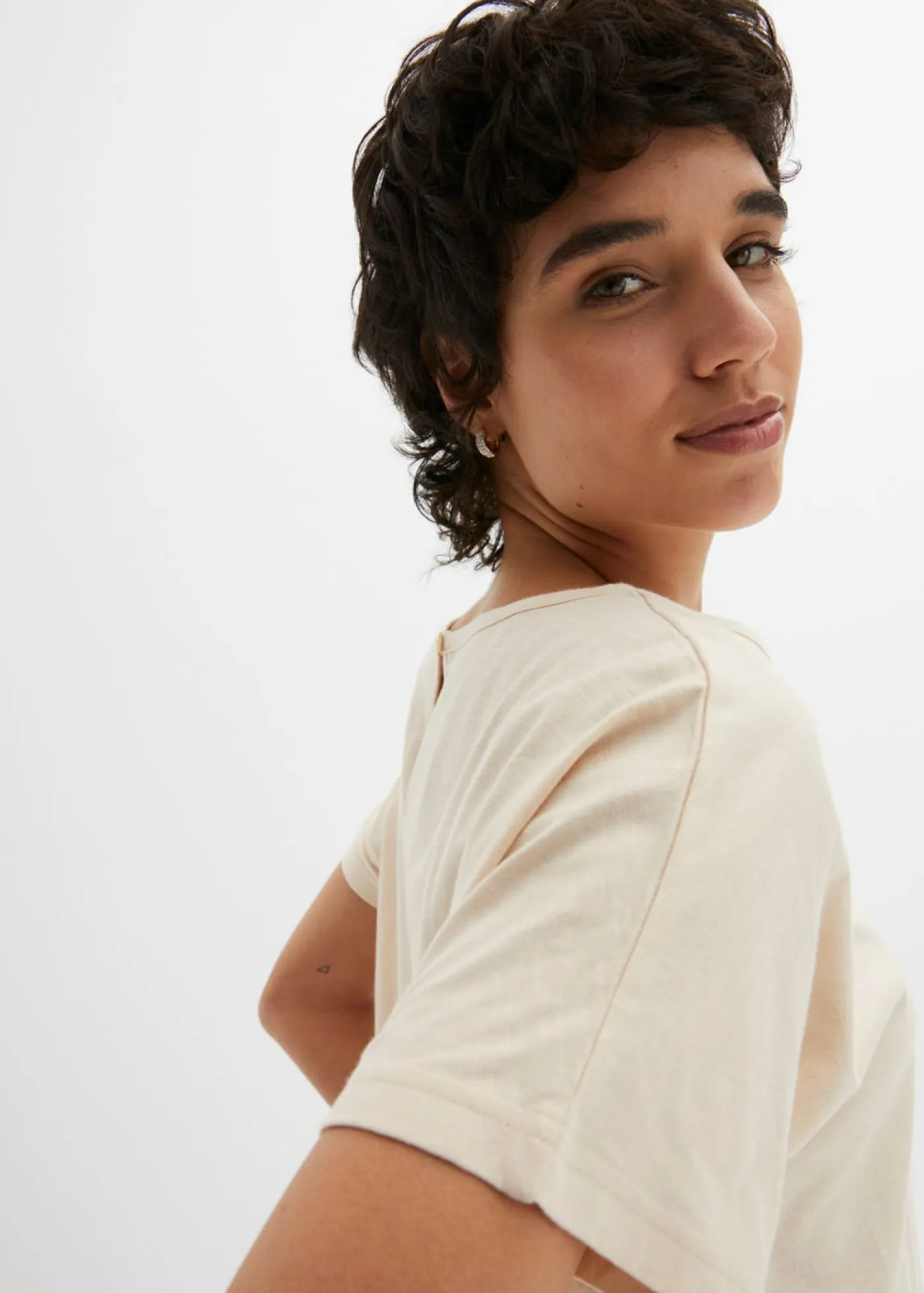 bonprix bonprix Camisetas>Camiseta de hilo flameado de algodón orgánico con cuello de nido de abeja Negro