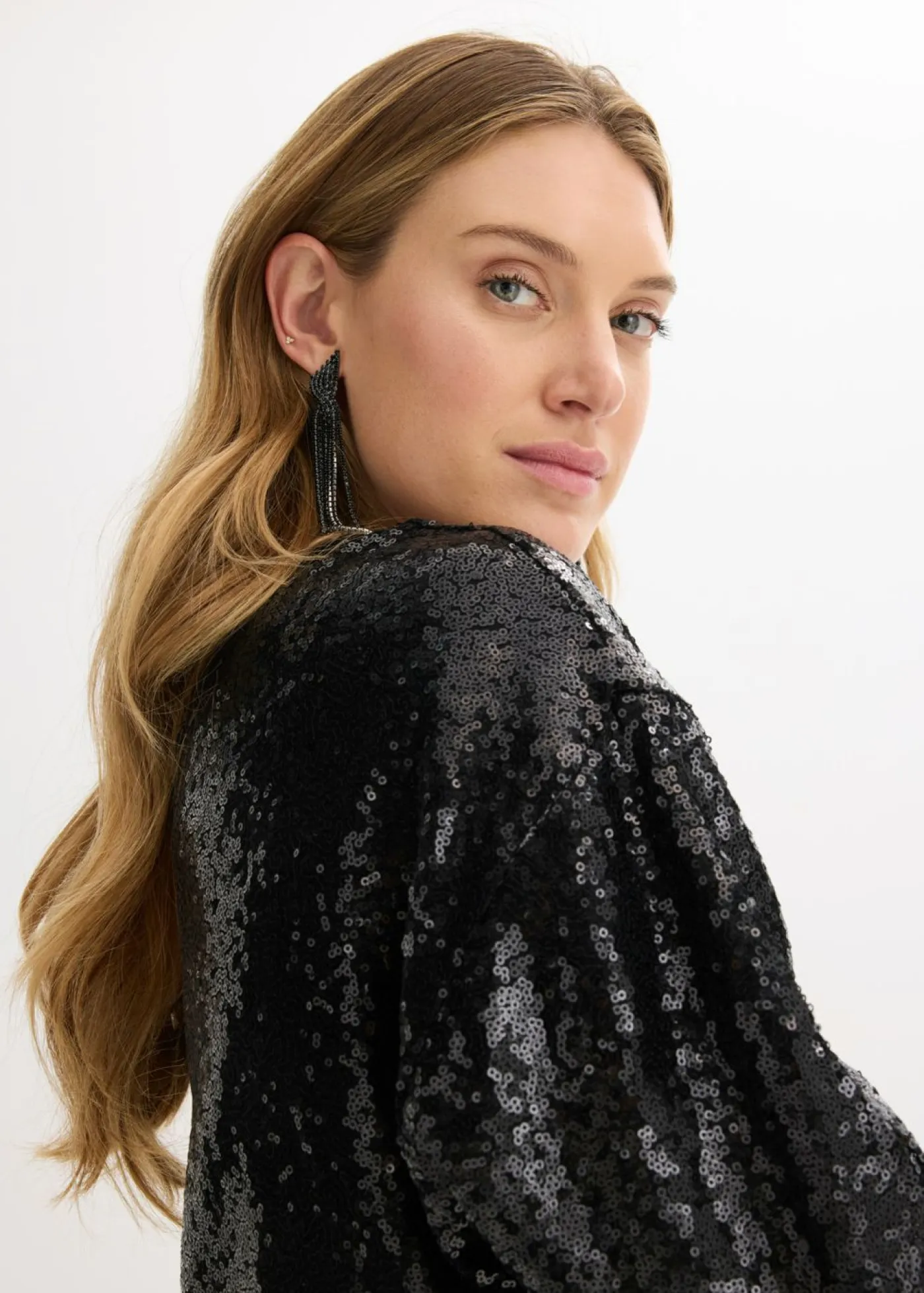 bonprix bonprix Camisetas>Camiseta de manga larga con lentejuelas Negro