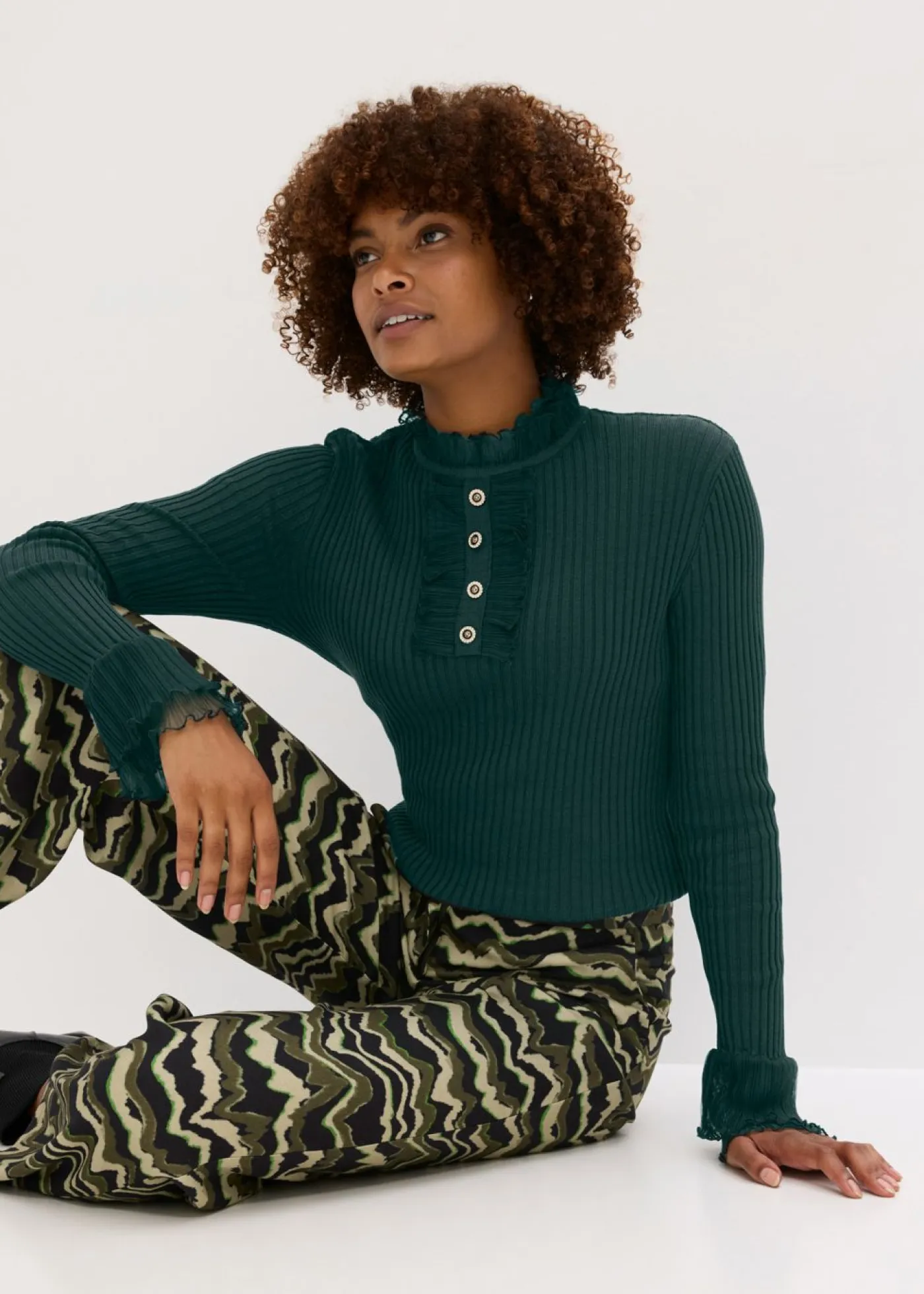 Mujer bonprix bonprix Camiseta de punto fino con volantes de gasa