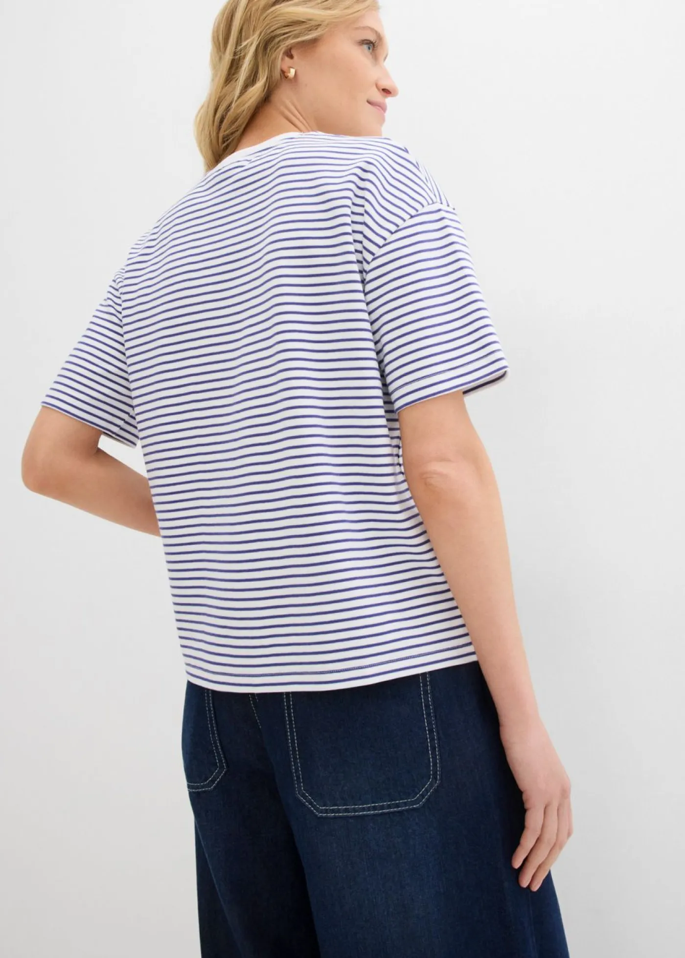 bonprix bonprix Camisetas>Camiseta de rayas con bordado azul marino-blanco con rayas