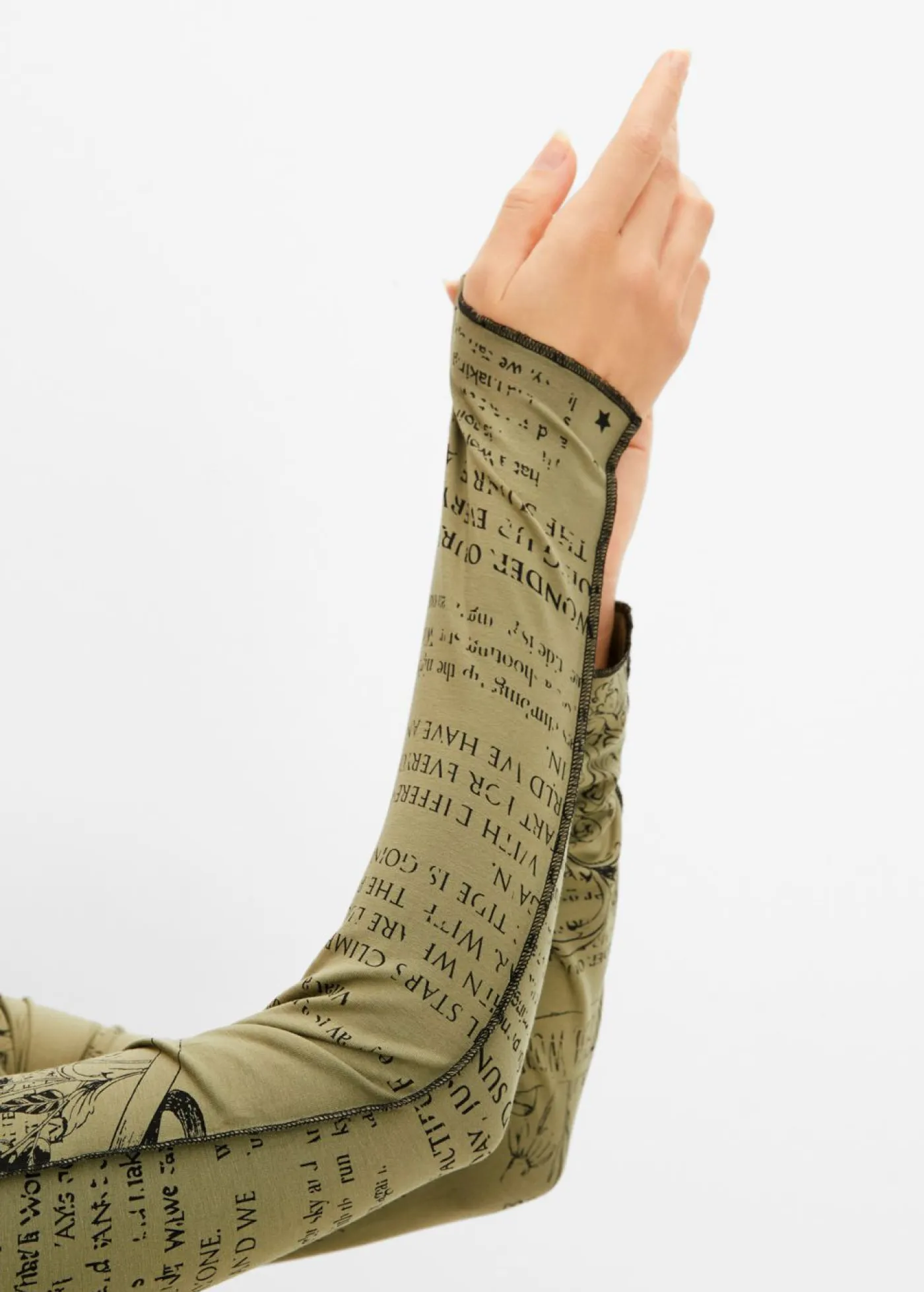 bonprix bonprix Camisetas>Camiseta de suave viscosa con manga larga Verde oliva-negro estampado